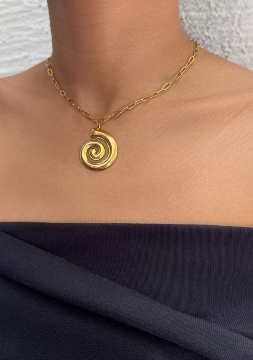 Tarnish Resistant 18k Gold Plated Swirl Paperclip Pendant Necklace