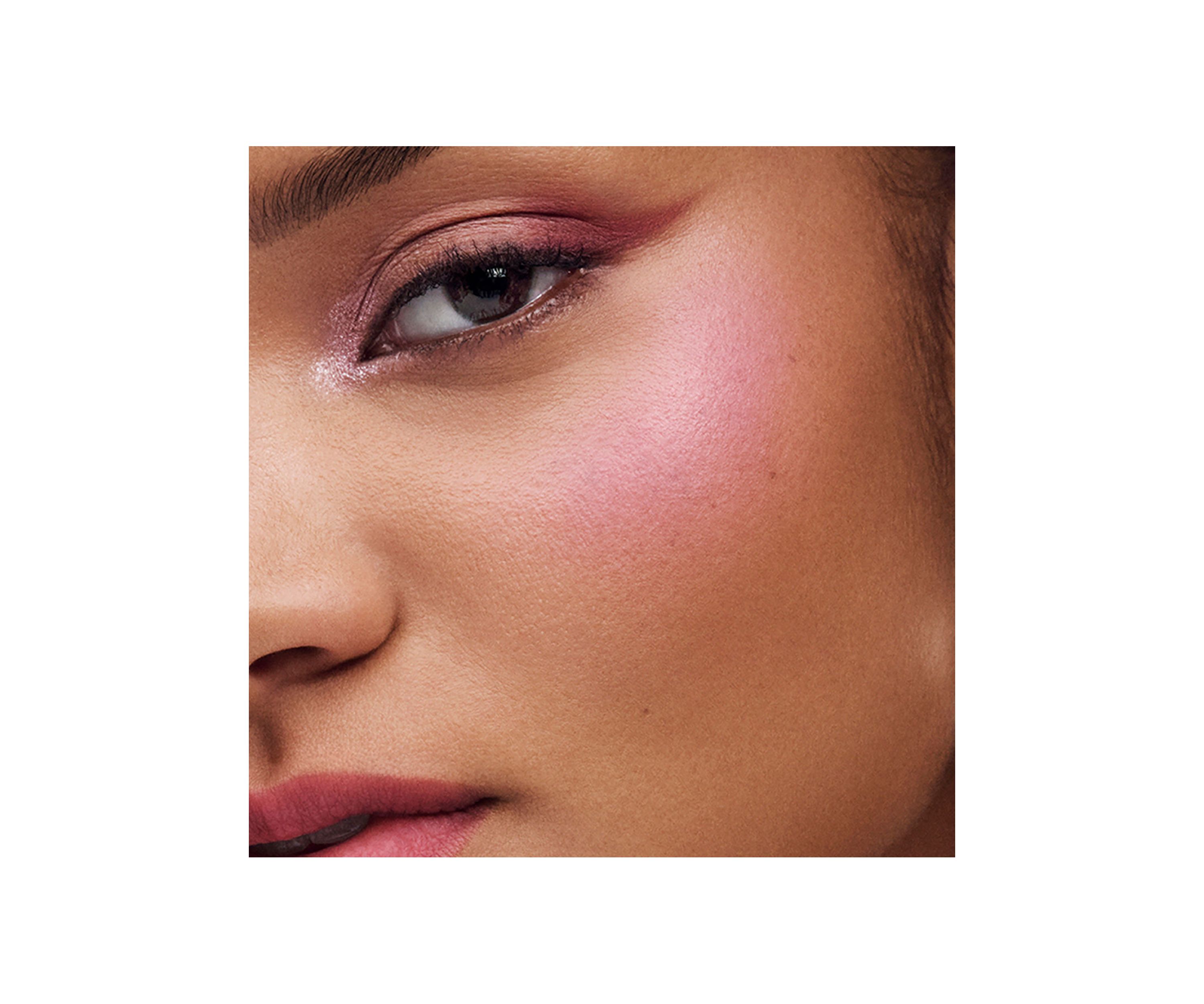 The Sculpting Blush Powder