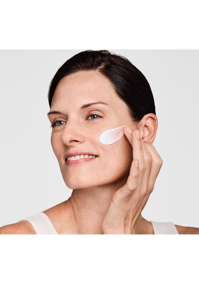 DayWear Multi-Protection Antioxidant 24-Hour Moisture Crème Moisturizer SPF 15 for Normal/Combo Skin