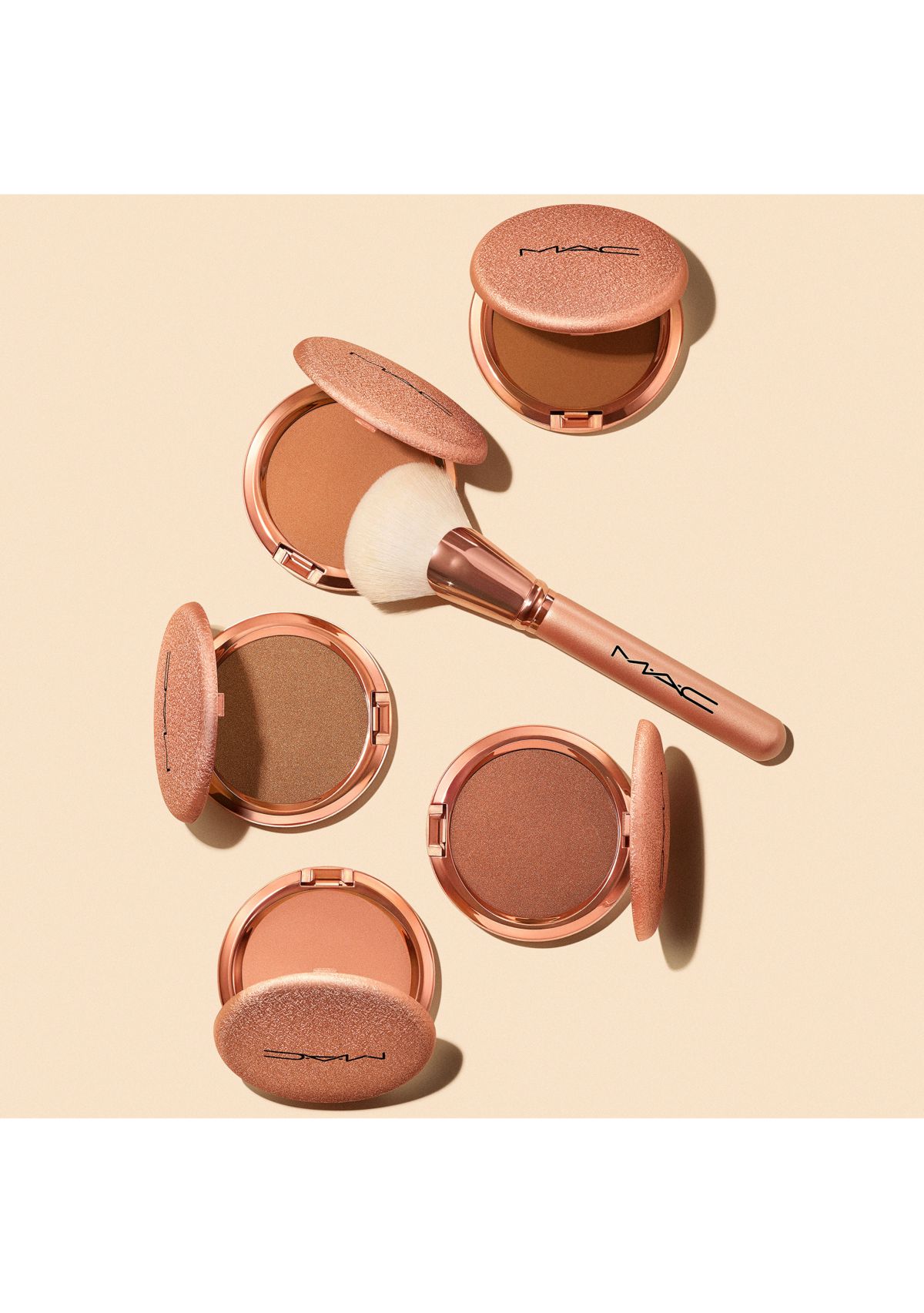 143S Bronzer Fan Brush