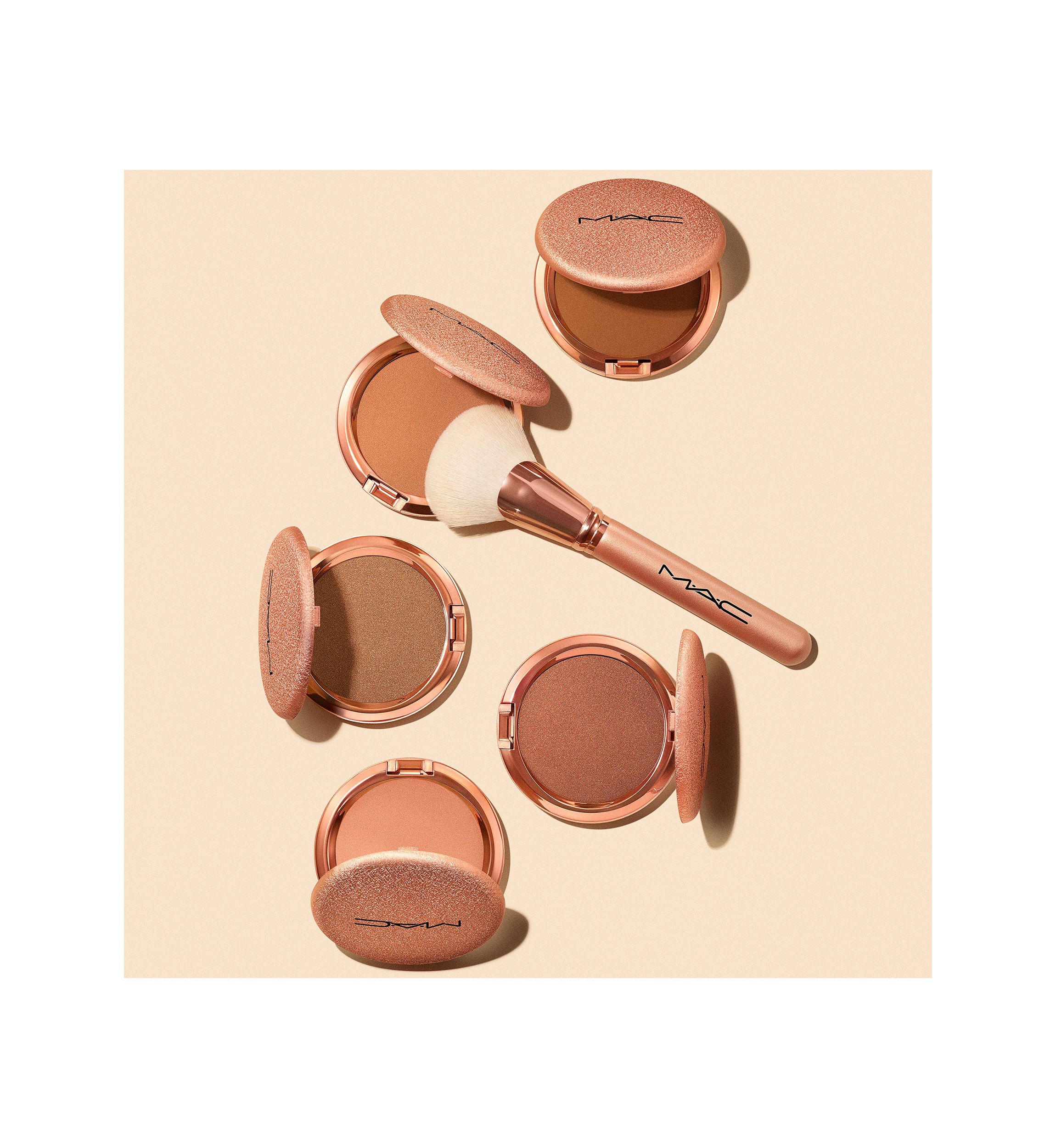 143S Bronzer Fan Brush