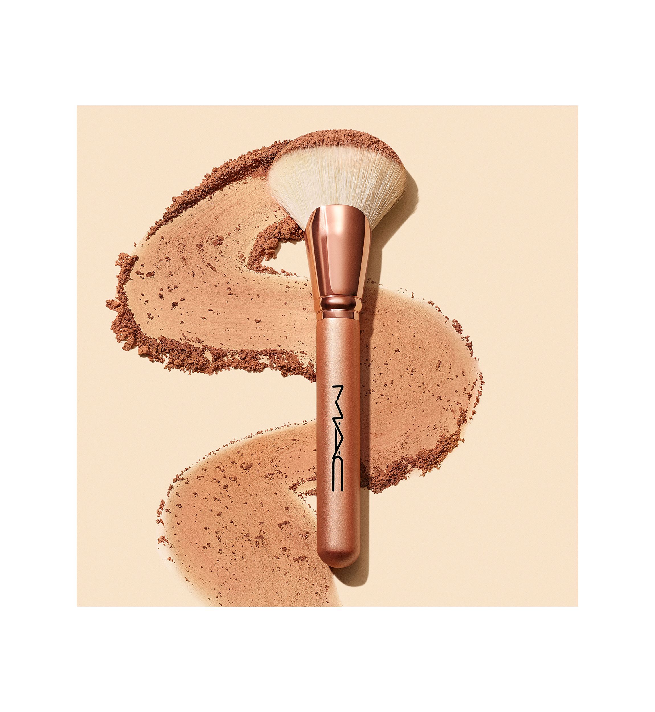 143S Bronzer Fan Brush