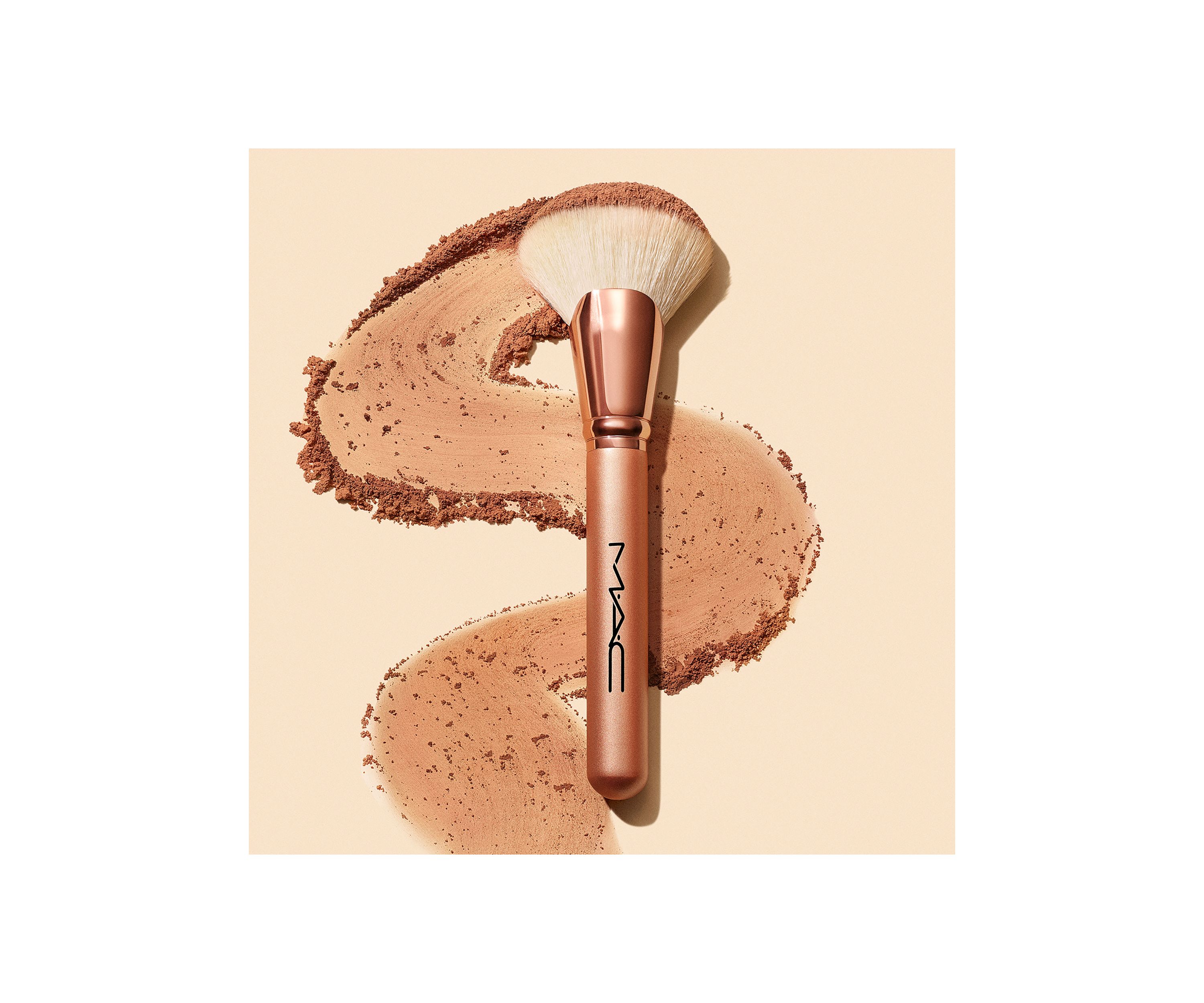 143S Bronzer Fan Brush