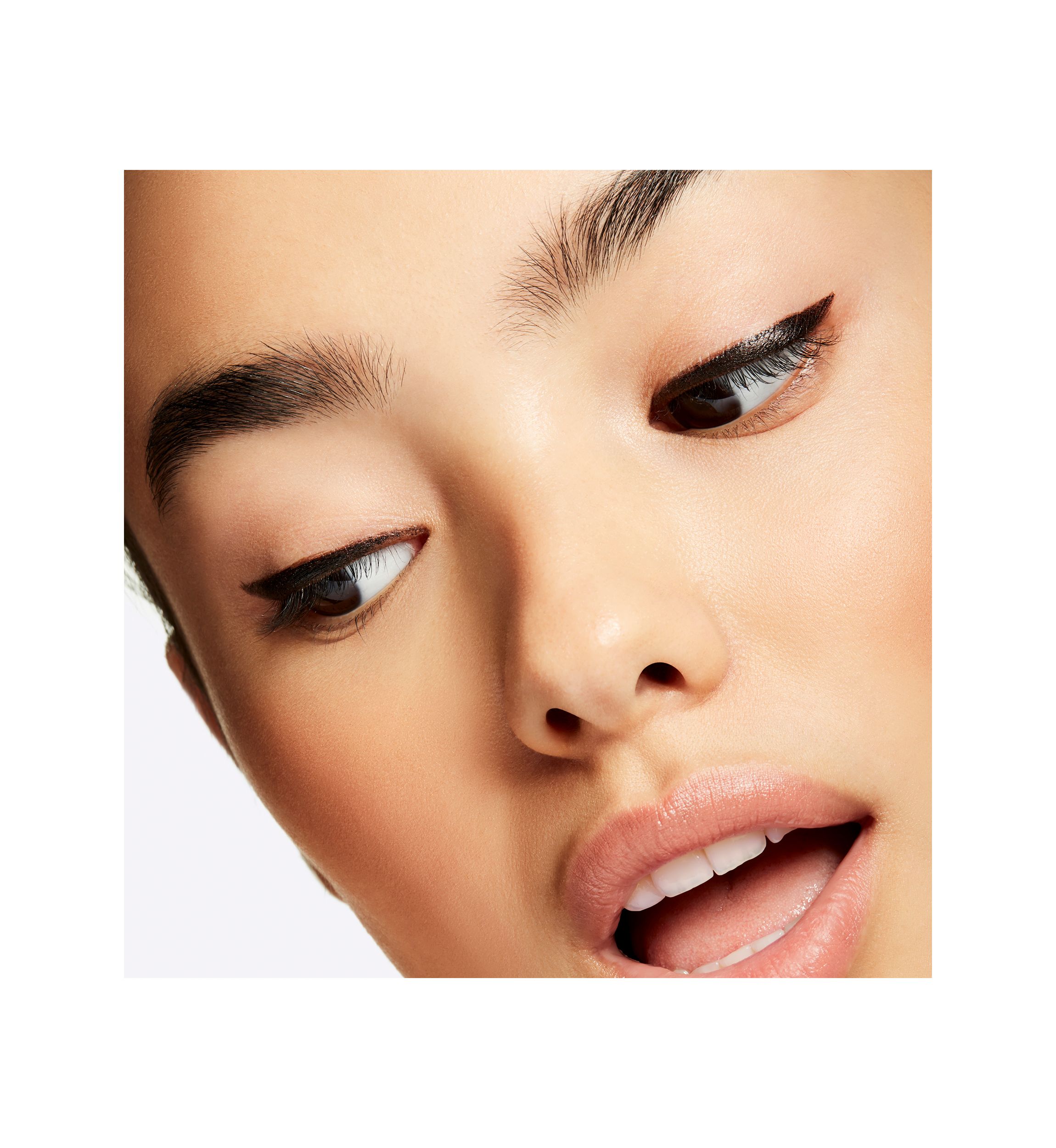 Brushstroke Liner