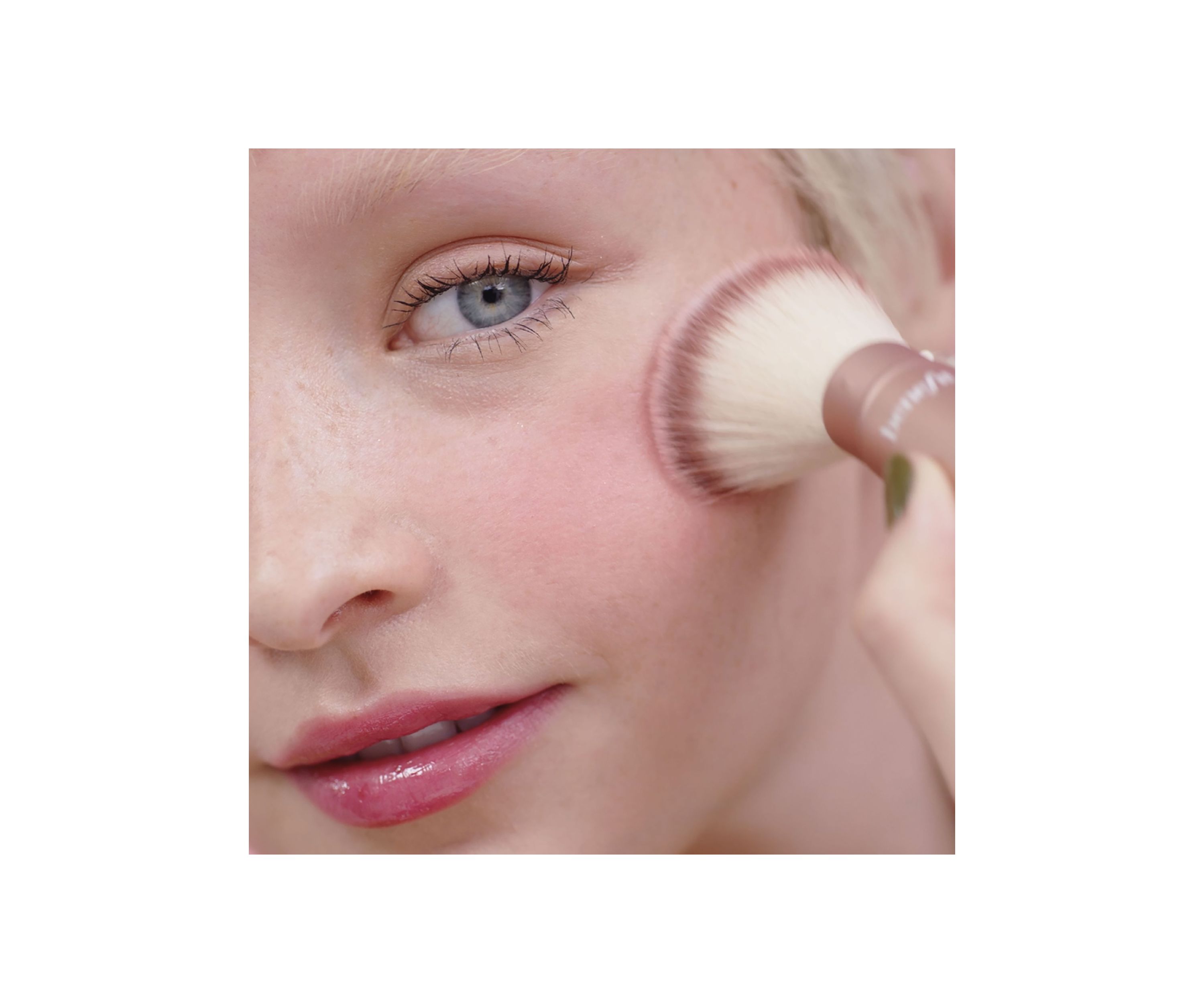 Multitasking Retractable Cheek Brush