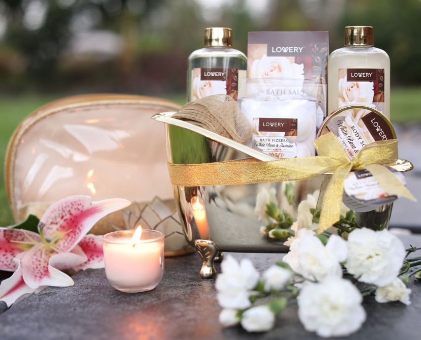 Lovery Home Spa Gift Basket - Luxury 13pc Bath & Body Set - Cosmetic bag