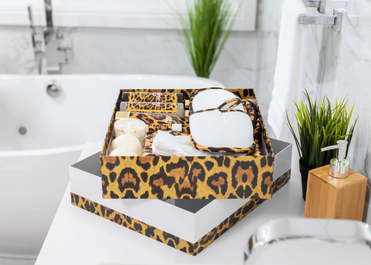 At-Home Spa Kit with Honey Almond Scent – 17Pcs Relaxing Bath Gift Set with Vitamin E-Rich Bath Essentials