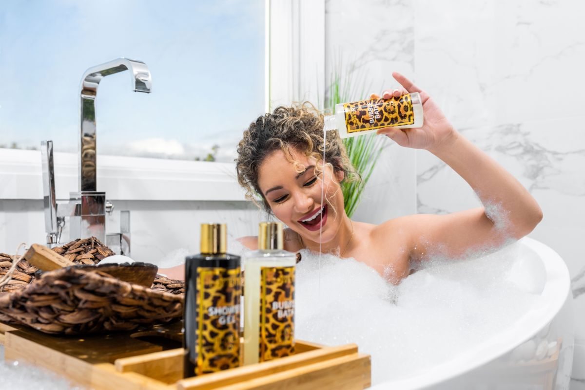 At-Home Spa Kit with Honey Almond Scent – 17Pcs Relaxing Bath Gift Set with Vitamin E-Rich Bath Essentials