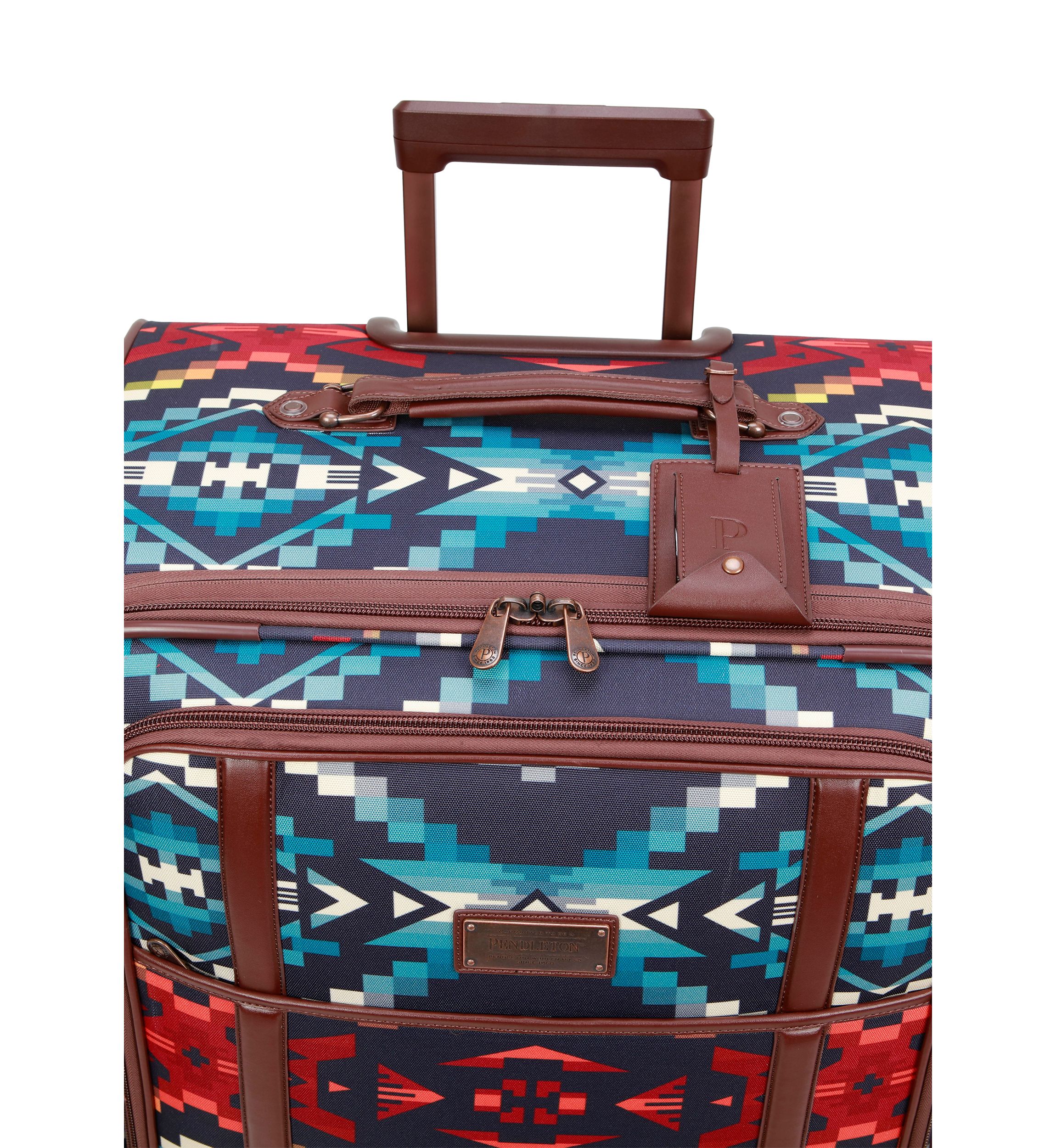 Carico Lake Softside Spinner Luggage