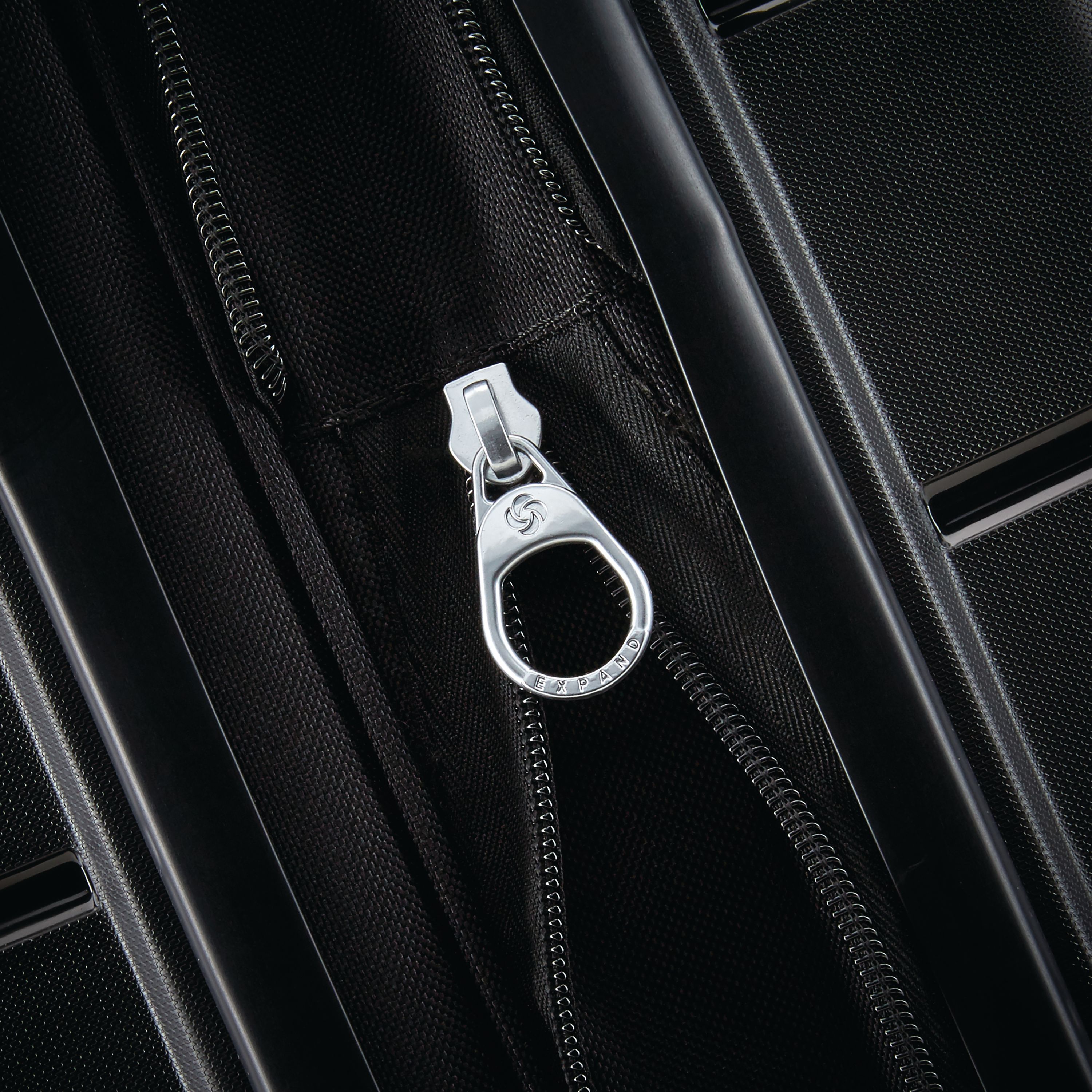 Freeform Spinner Suitcase