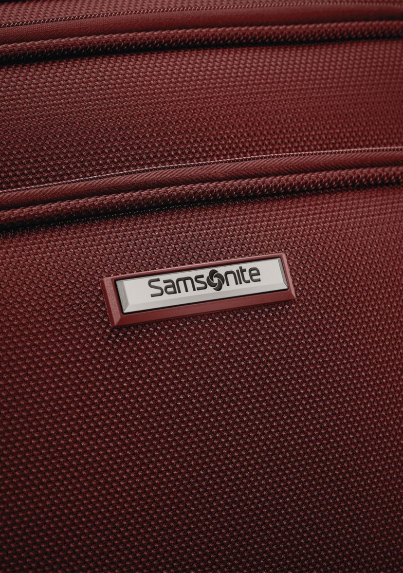 Silhouette 16 Travel Tote