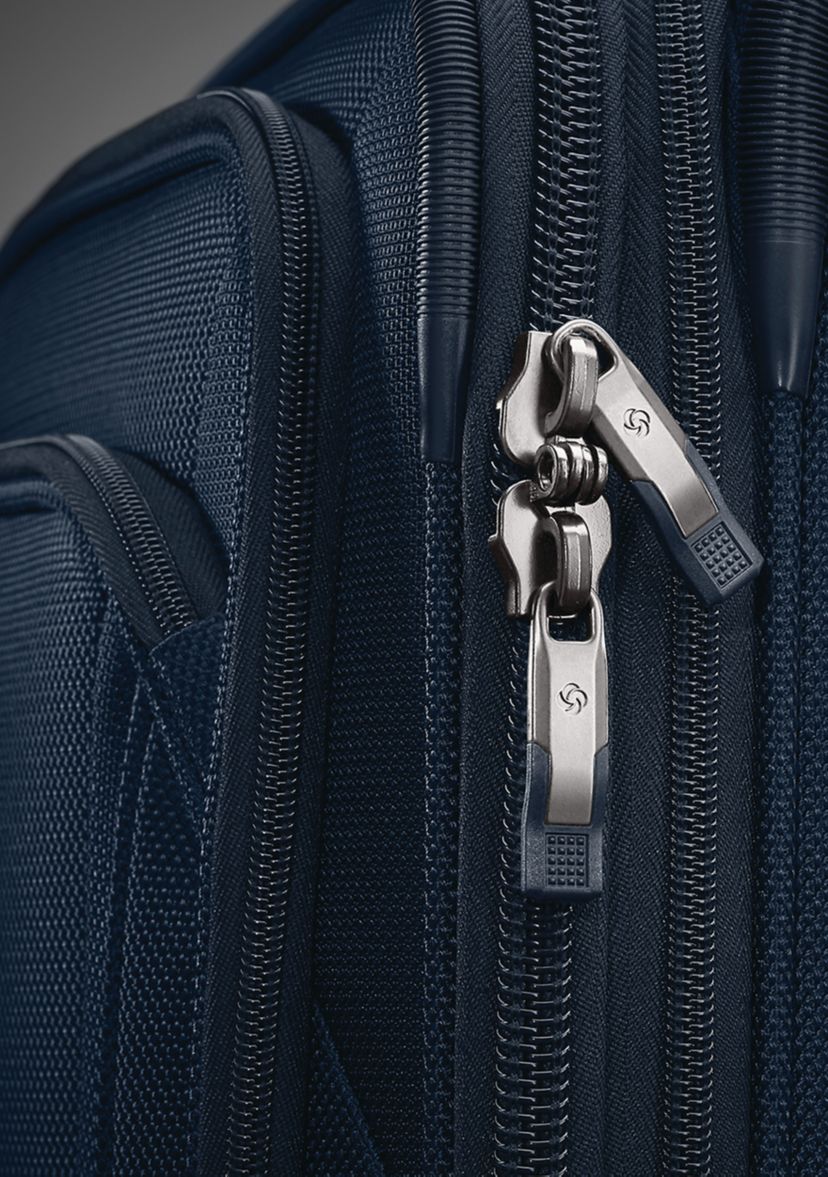 Silhouette 16 Travel Tote