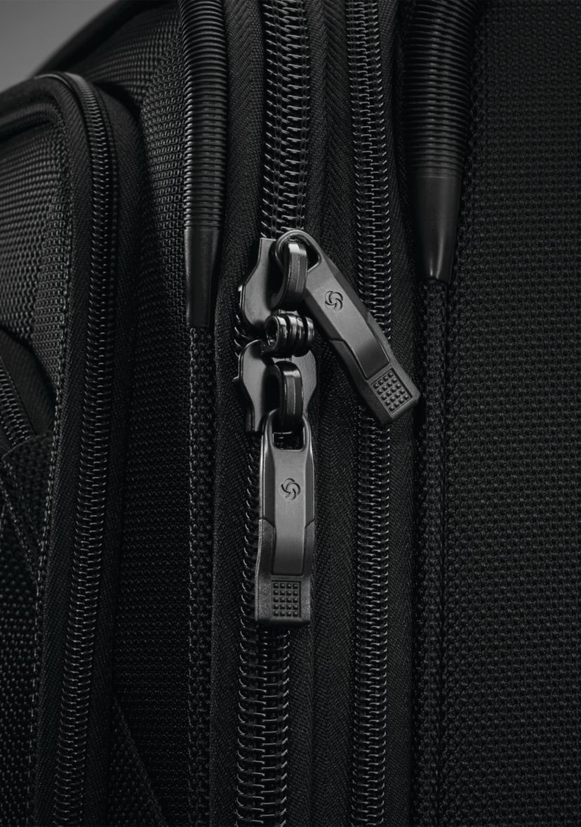 Silhouette 16 Duet Spinner Garment Bag