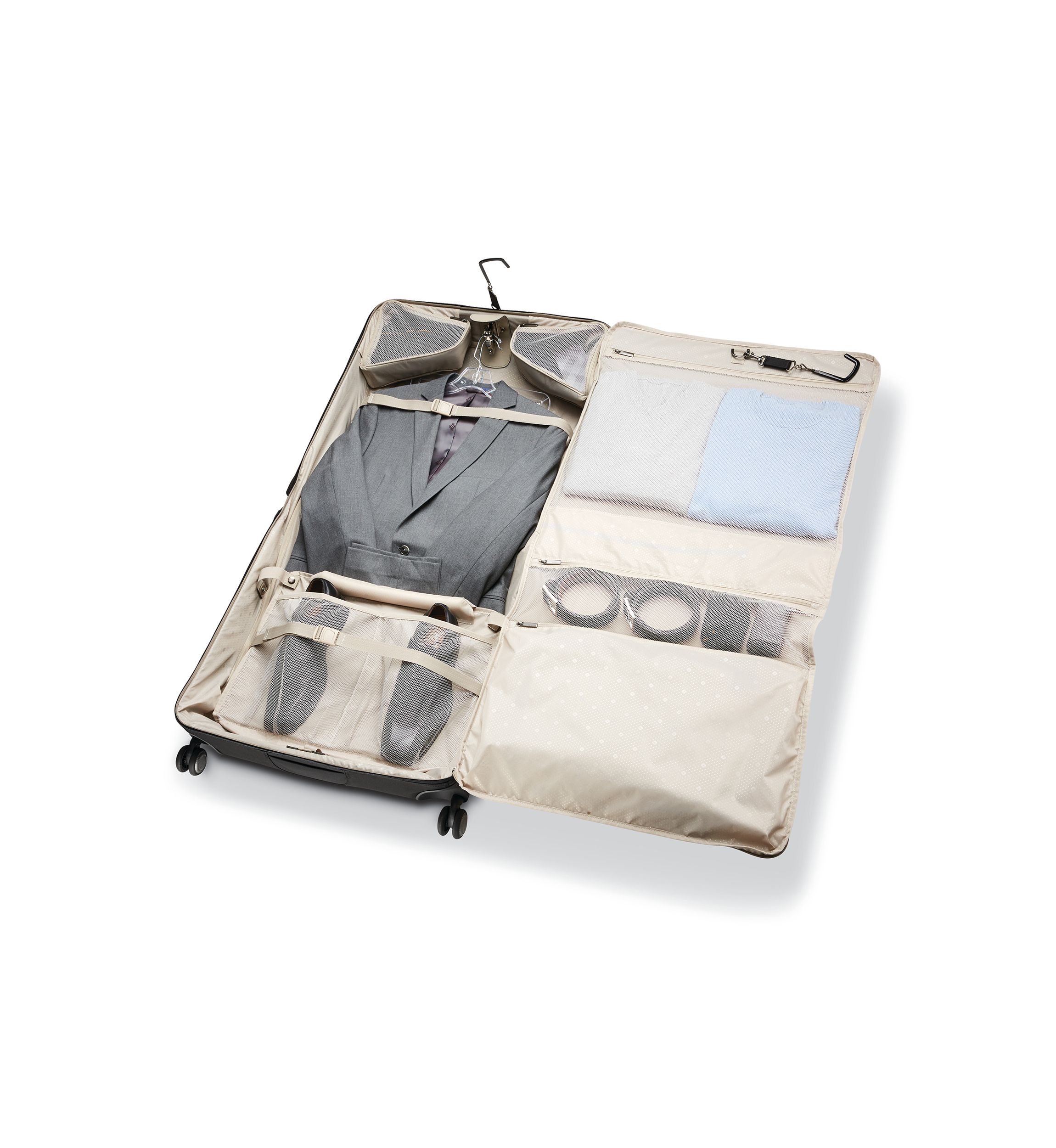 Silhouette 17 Spinner Garment Bag
