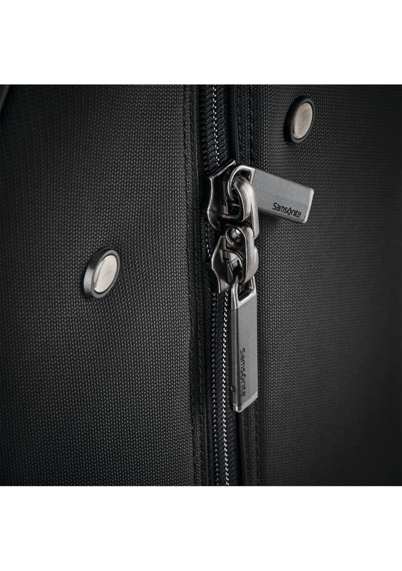 Silhouette 17 Spinner Garment Bag