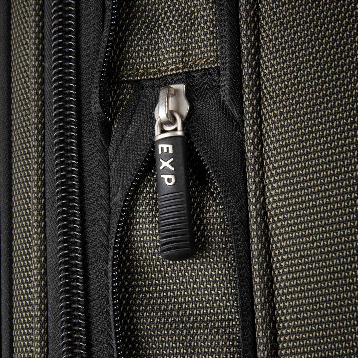 Sigma 7.0 Softside 28" Large Check-In Spinner Suitcase