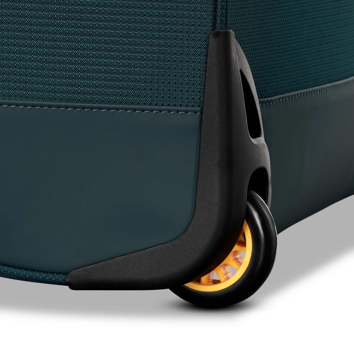 HI-LIFE Medium Wheeled Duffel