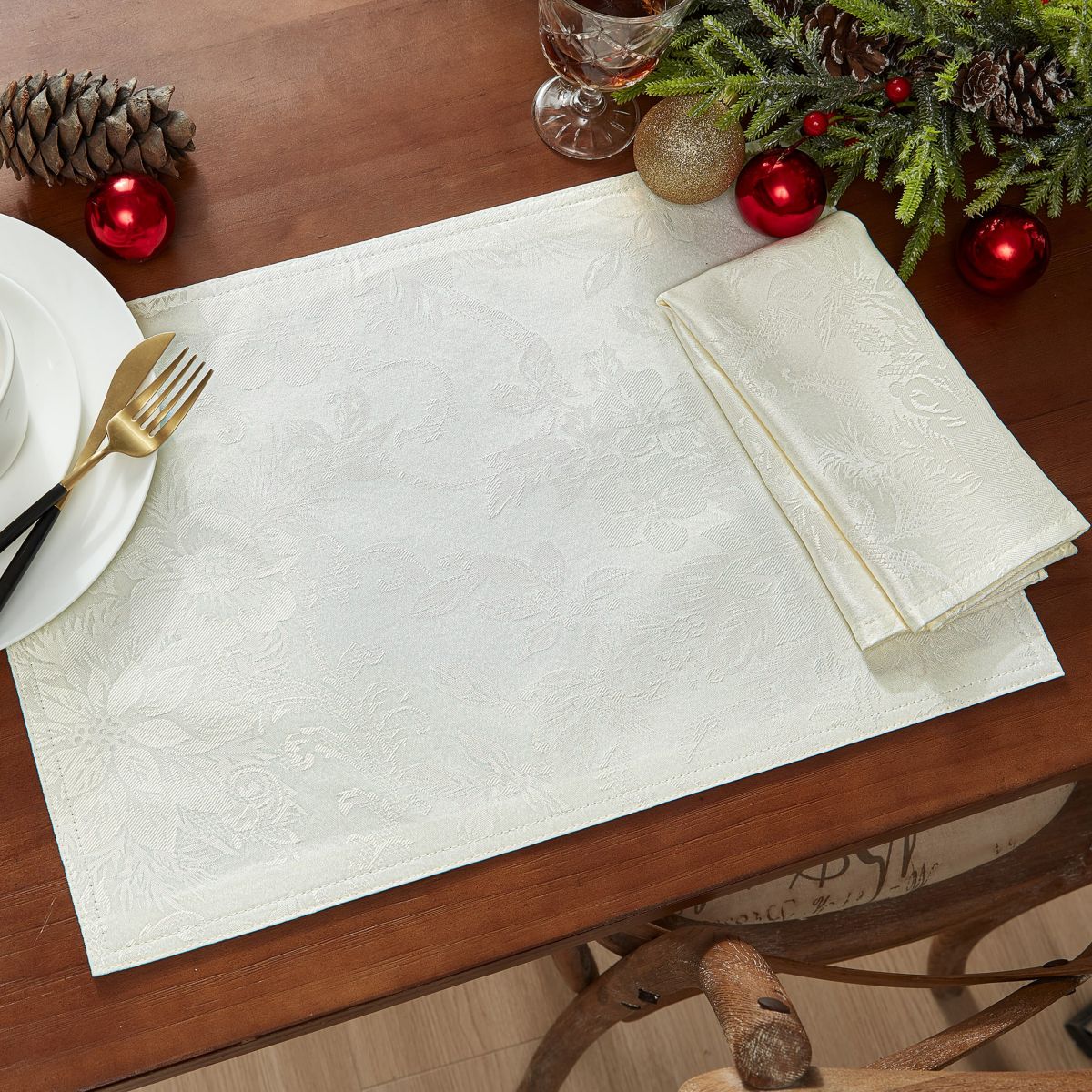 Poinsettia Elegance Jacquard Holiday Napkins, Set of 4
