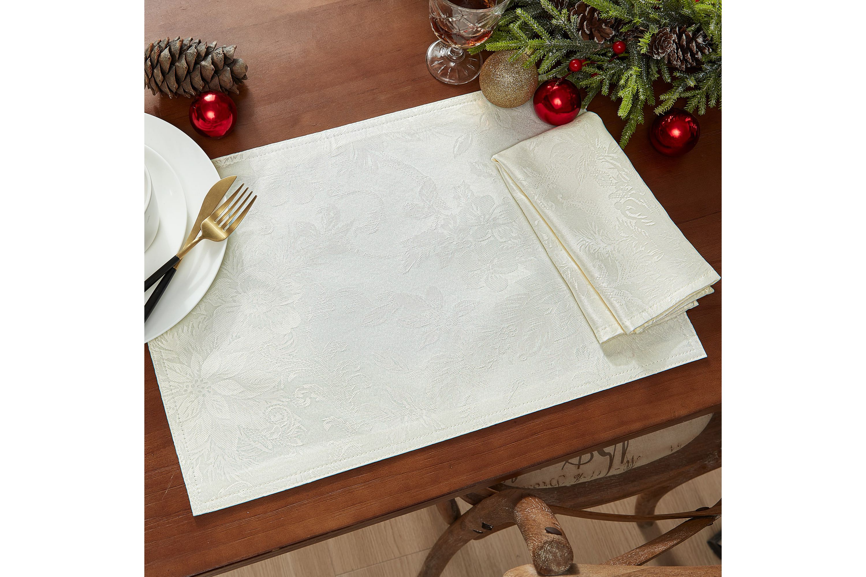 Poinsettia Elegance Jacquard Holiday Napkins, Set of 4
