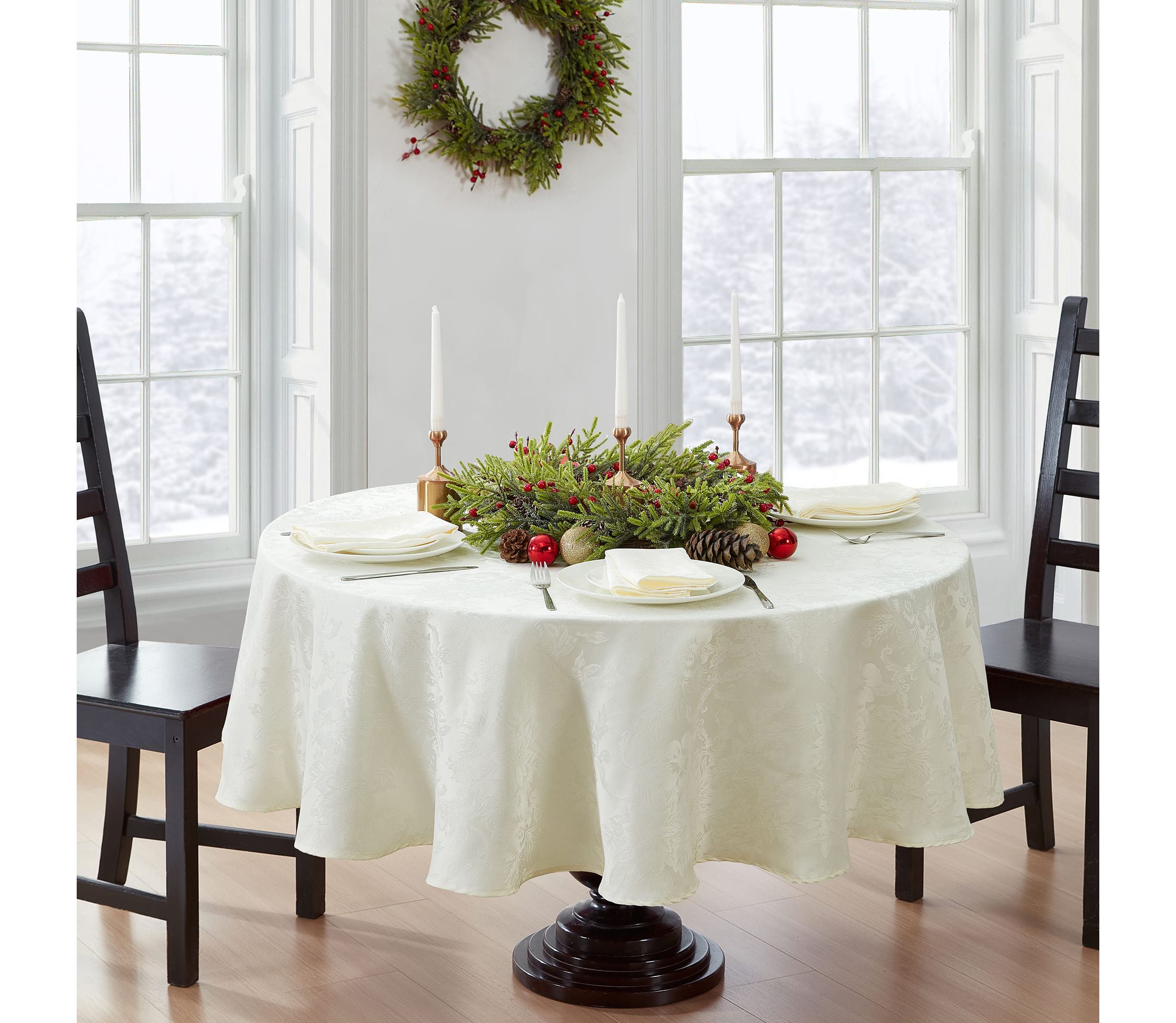 Poinsettia Elegance Jacquard Holiday Oval/Round Tablecloth