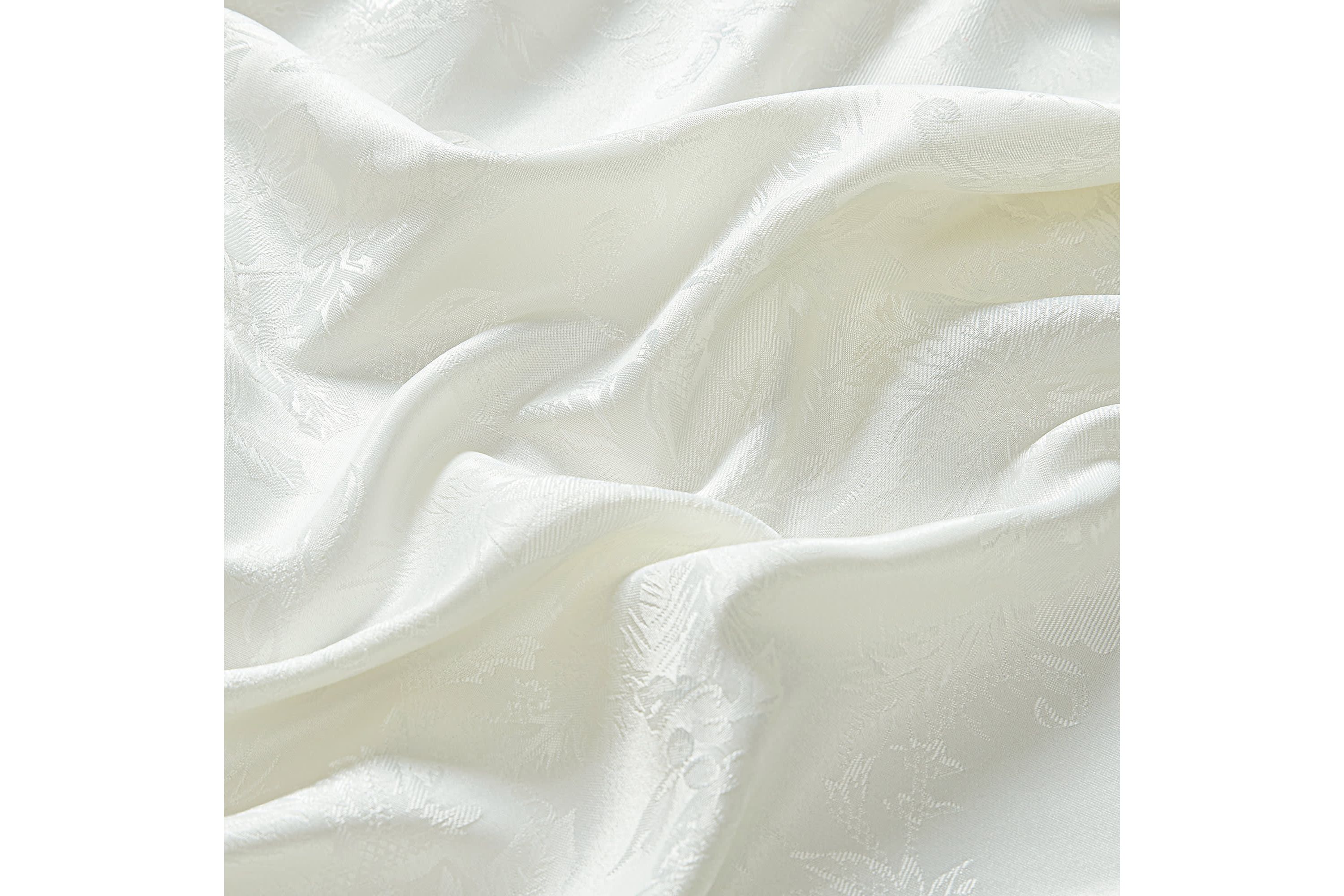 Poinsettia Elegance Jacquard Holiday Oval/Round Tablecloth