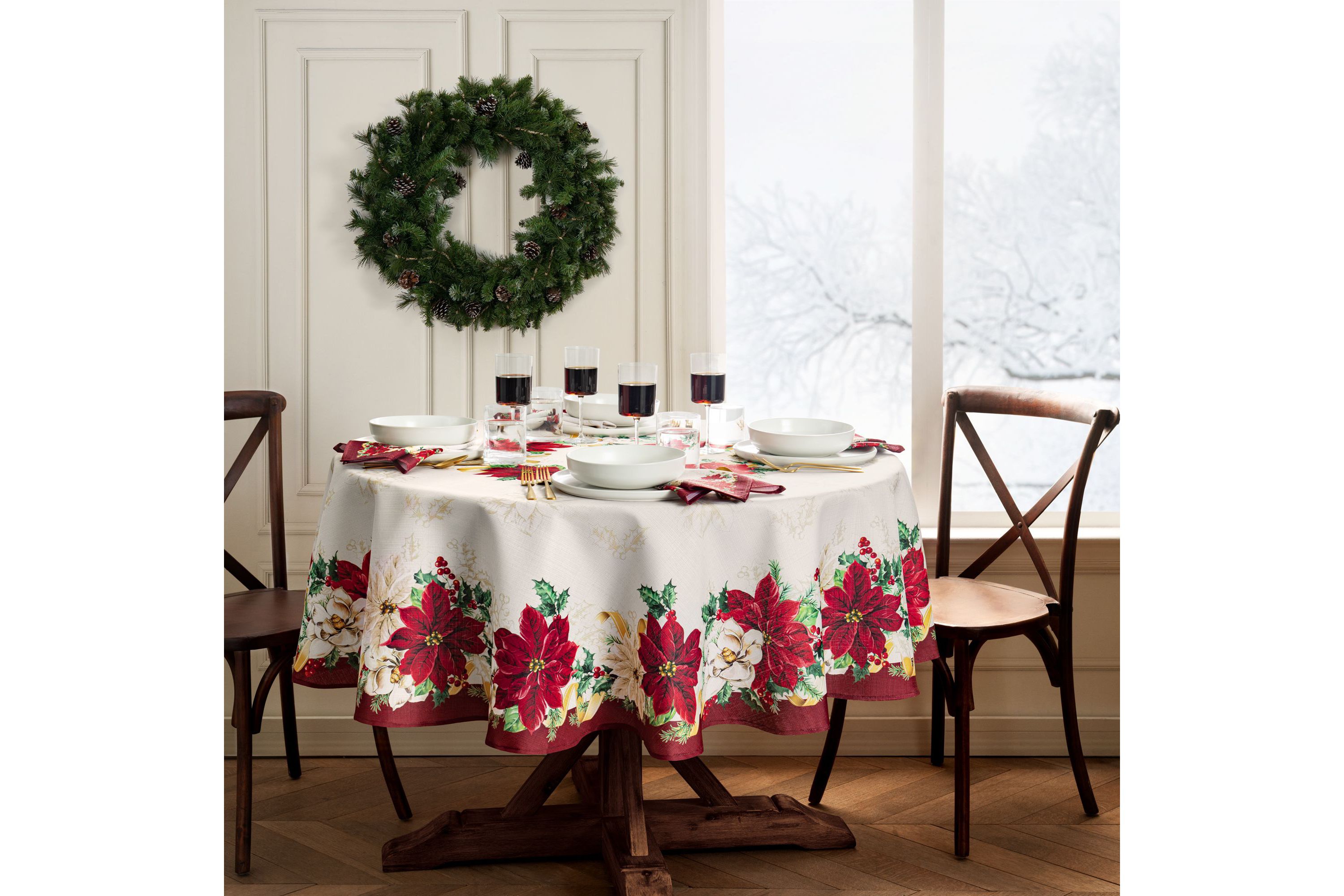 Poinsettia Garlands Engineered Tablecloth - Round/Oval