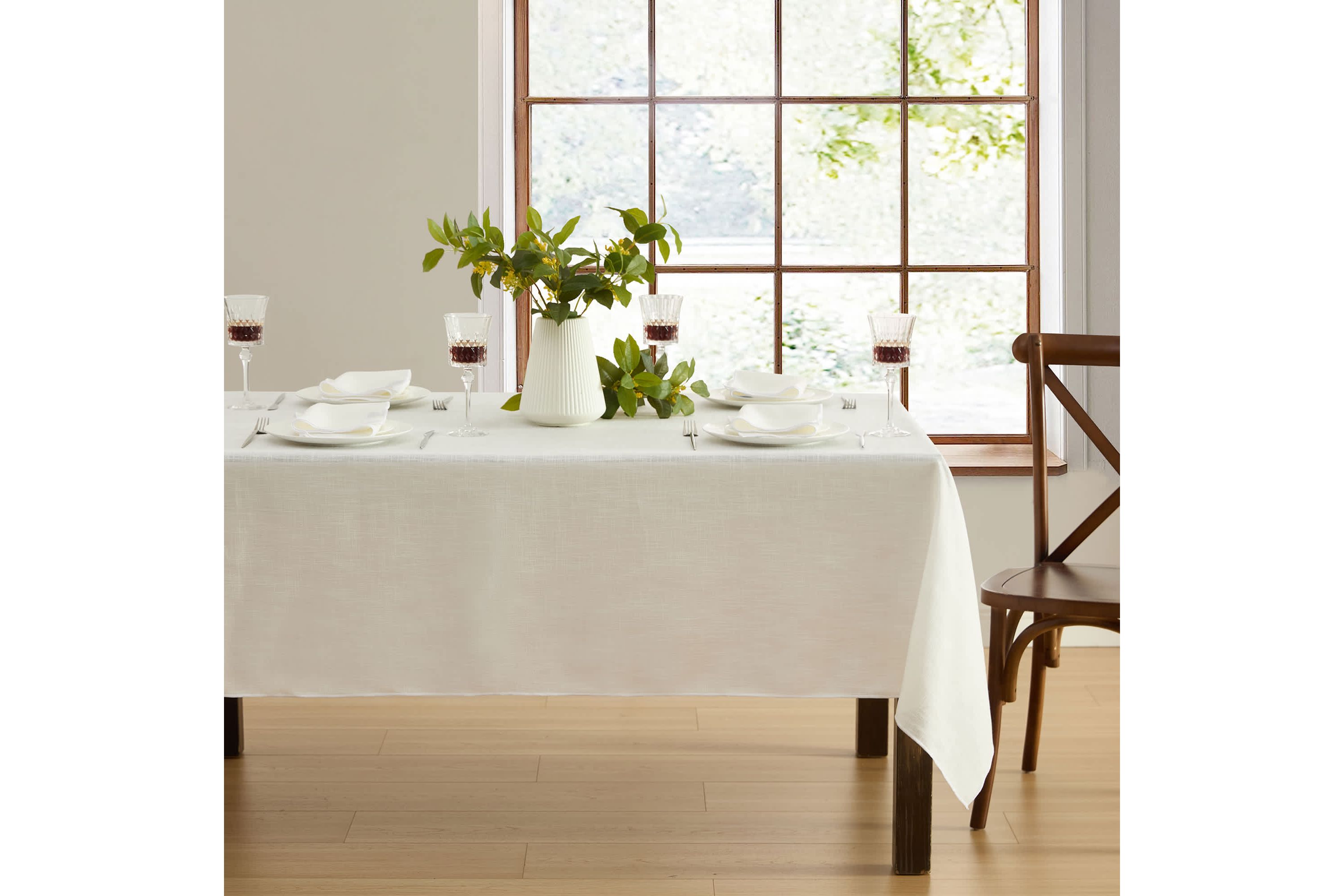 Villeroy & Boch Classic Embroidered Border Tablecloth