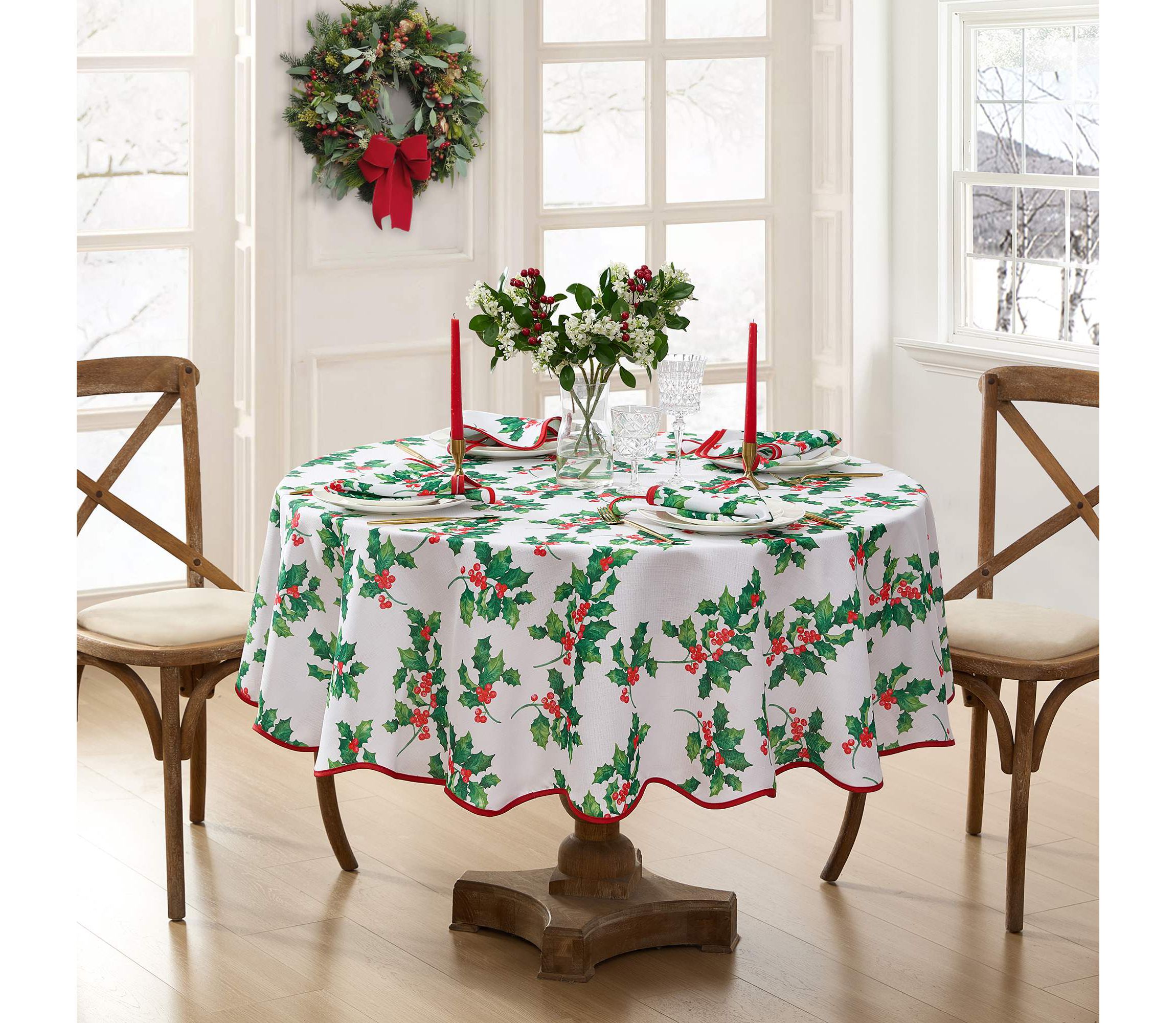 Vintage Holly Scallop Border Tablecloth - Round/Oval