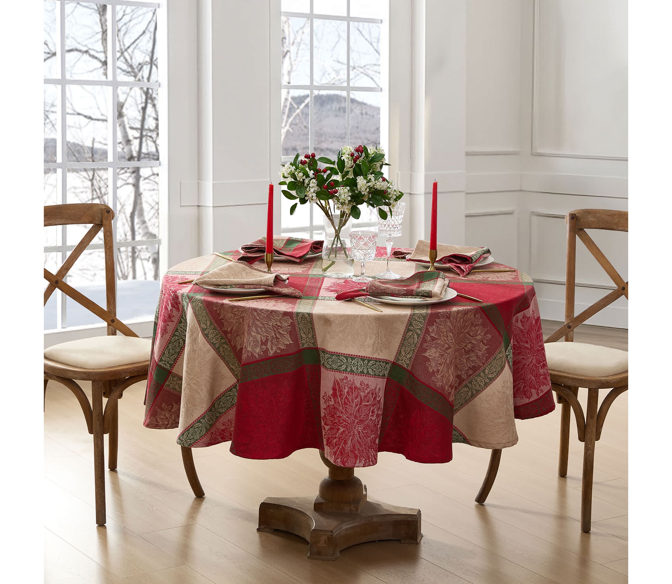 Prestige Poinsettia Jacquard Tablecloth - Round/Oval