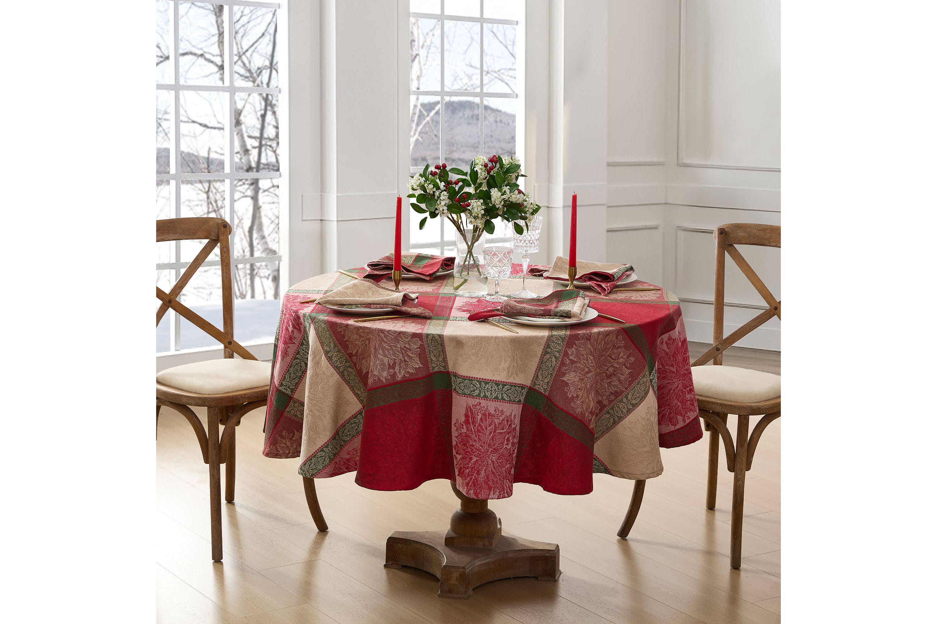 Prestige Poinsettia Jacquard Tablecloth - Round/Oval
