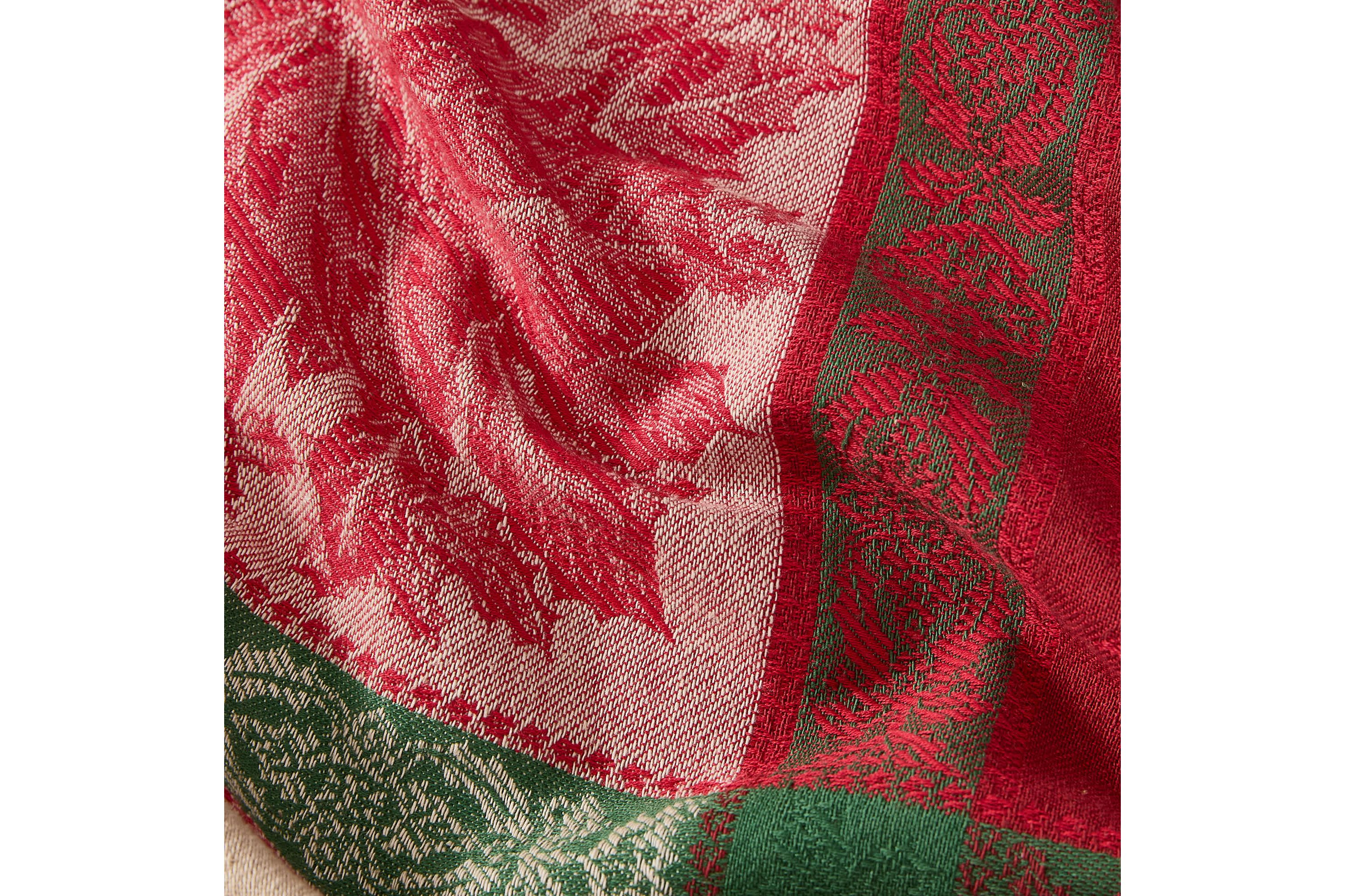 Prestige Poinsettia Jacquard Tablecloth - Round/Oval