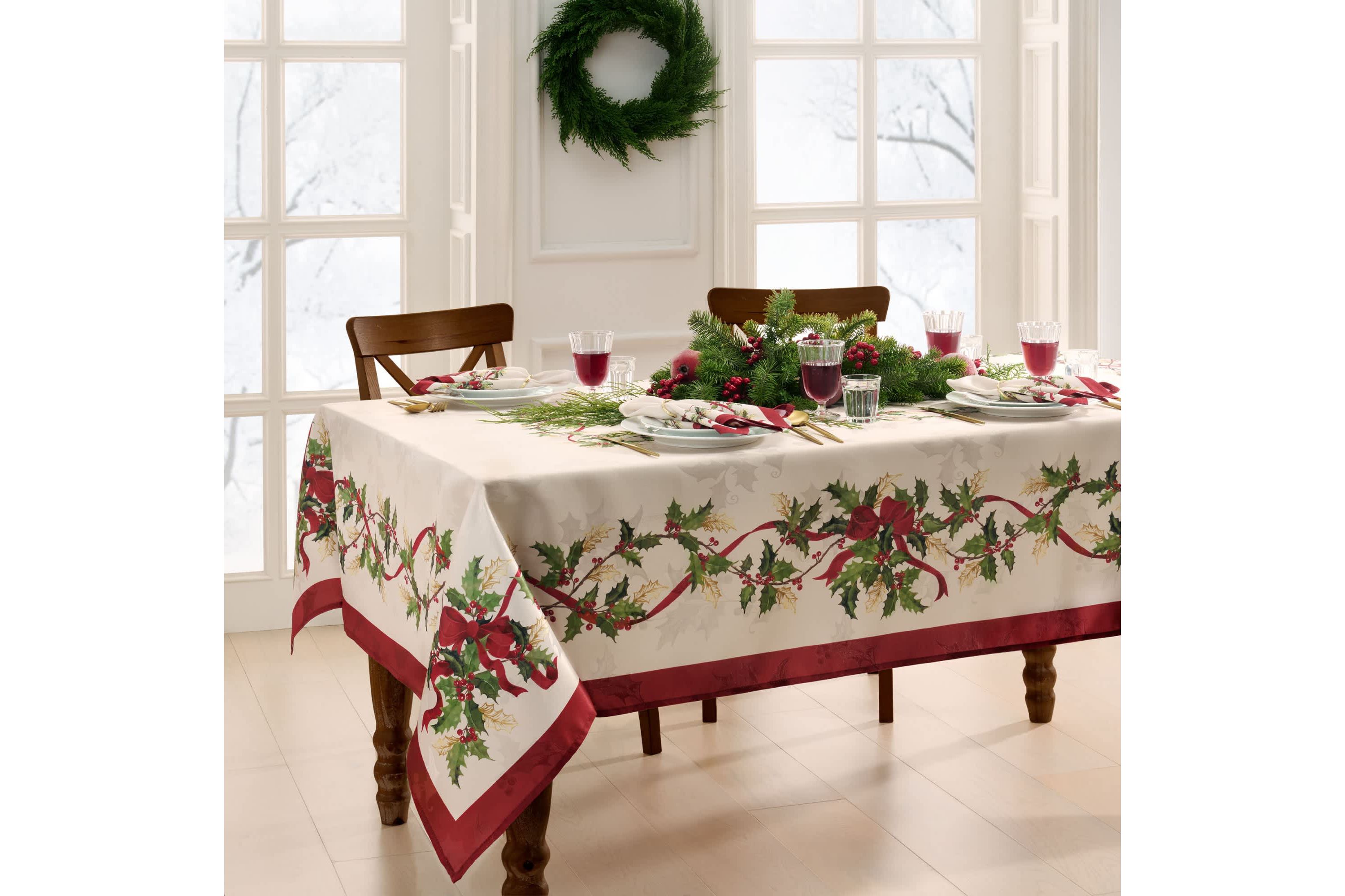 Villeroy & Boch Winter Bows & Garland Rectangle Tablecloth