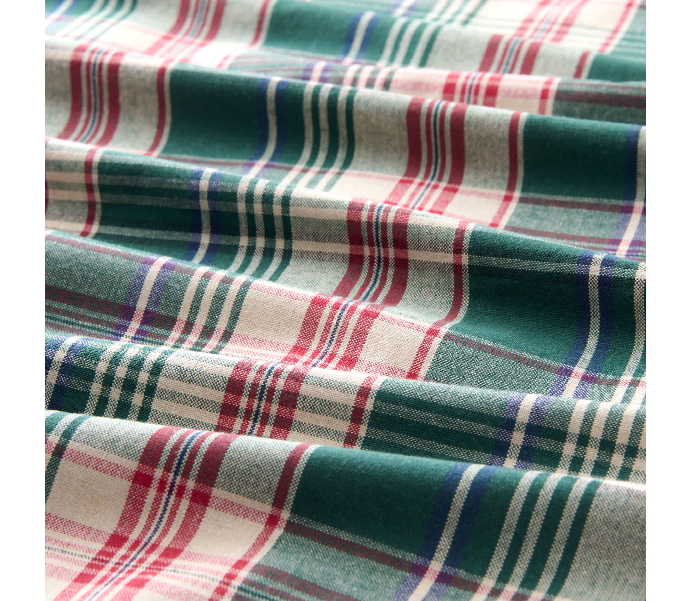 Holiday Fireside Plaid Tablecloth - Oval/Round