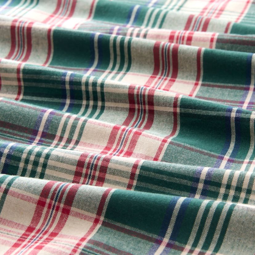 Holiday Fireside Plaid Tablecloth - Oval/Round