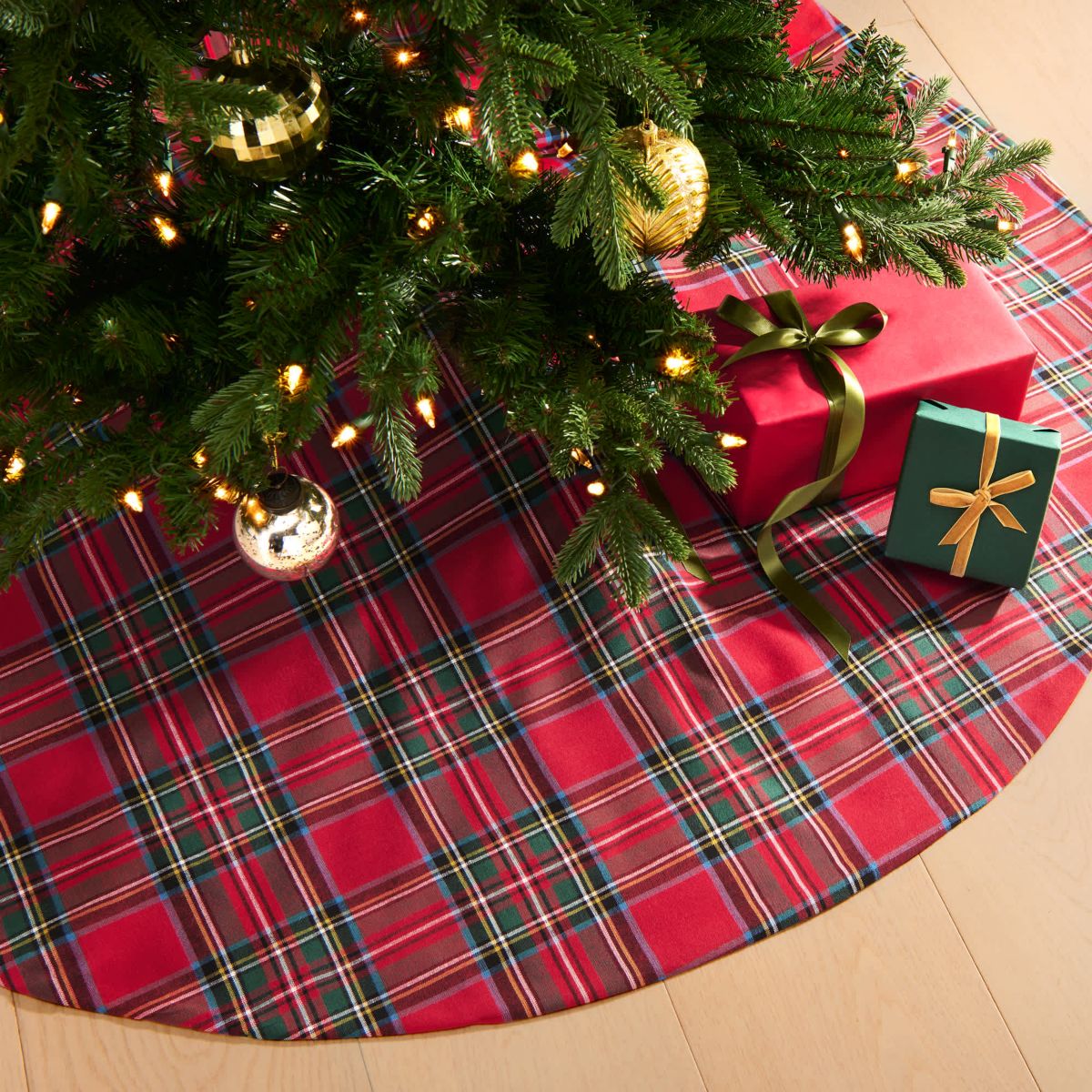 Stowe Tartan Plaid Christmas Tree Skirt - 48" Round