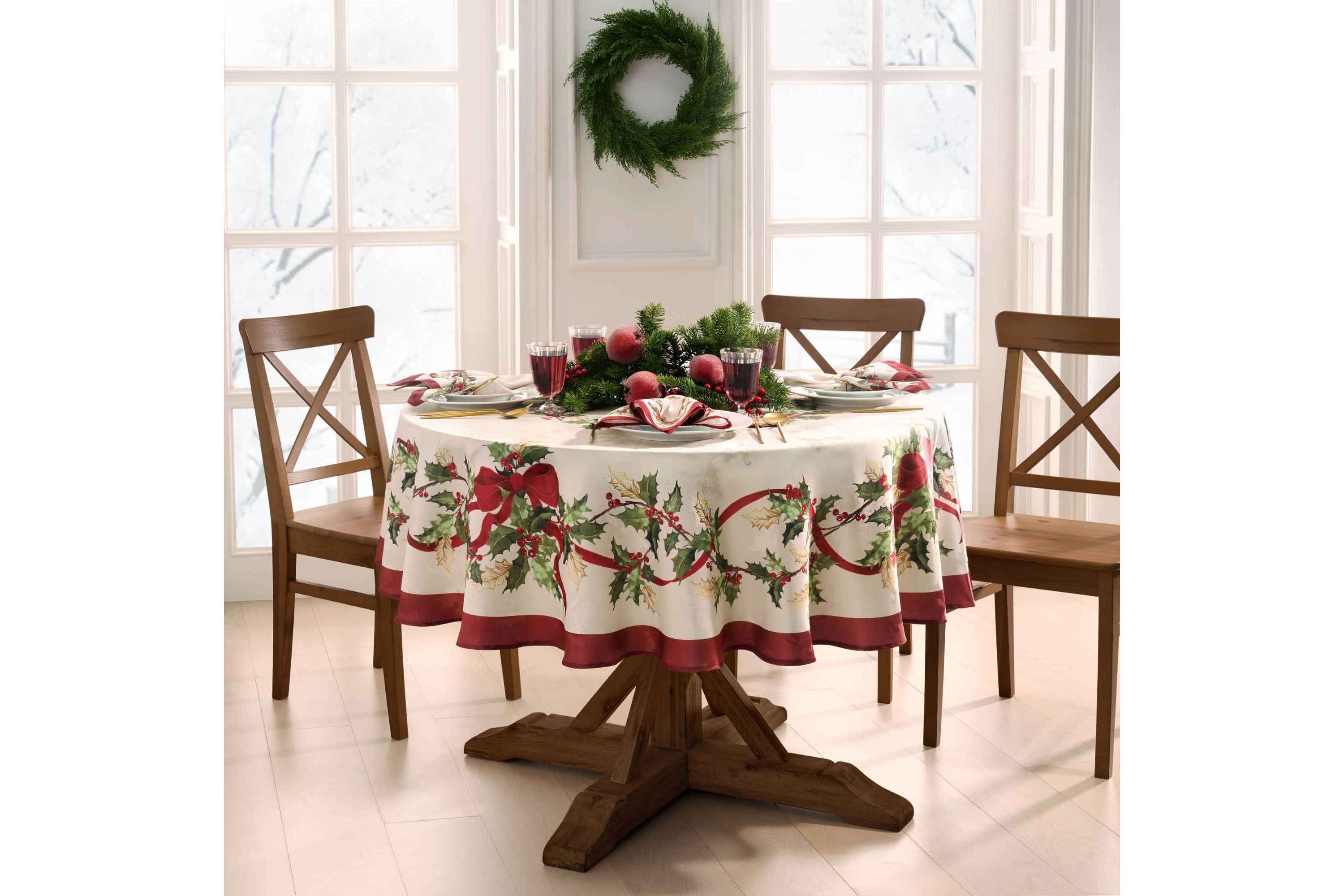 Villeroy & Boch Winter Bows & Garland Tablecloth - Round/Oval