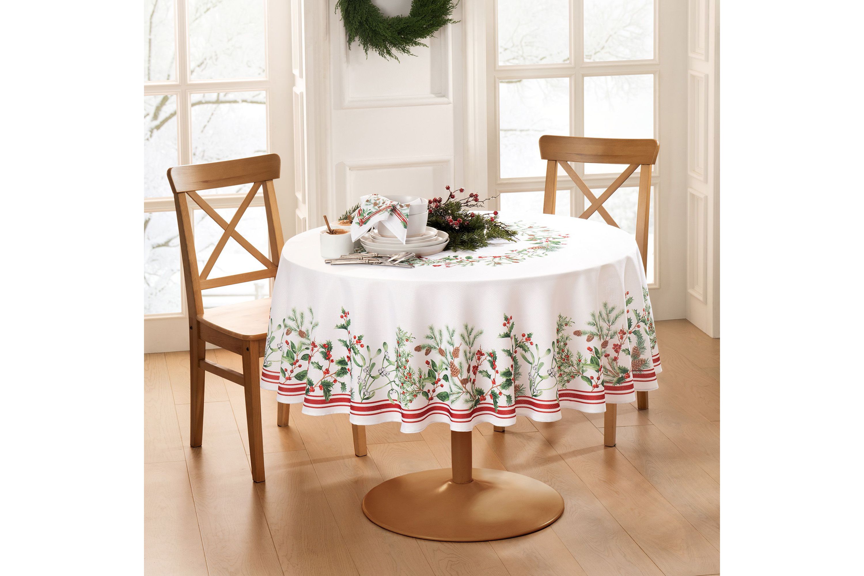 Winter Holiday Berry Fabric Oval/Round Tablecloth