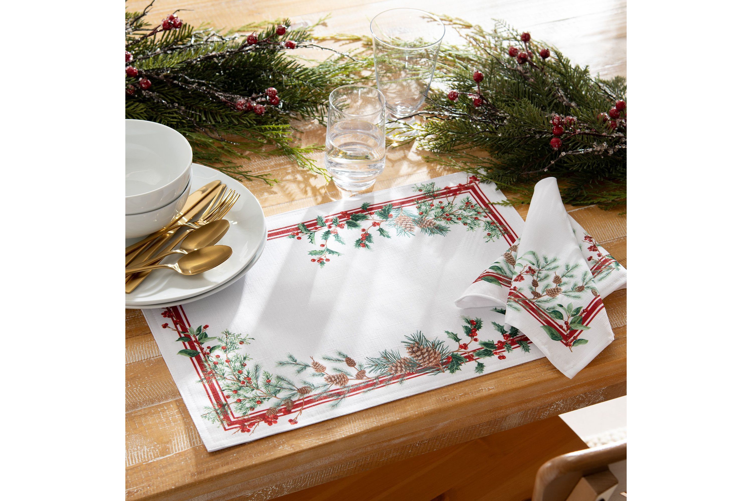 Winter Holiday Berry Fabric Napkin Set of 4