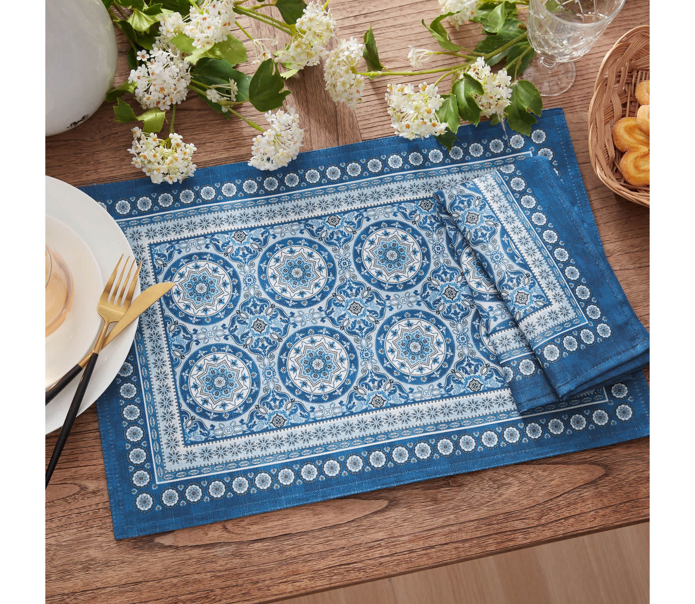 Vietri Medallion Block Print Stain & Water Resistant Indoor/Outdoor Placemats, Set of 4 - 13x19