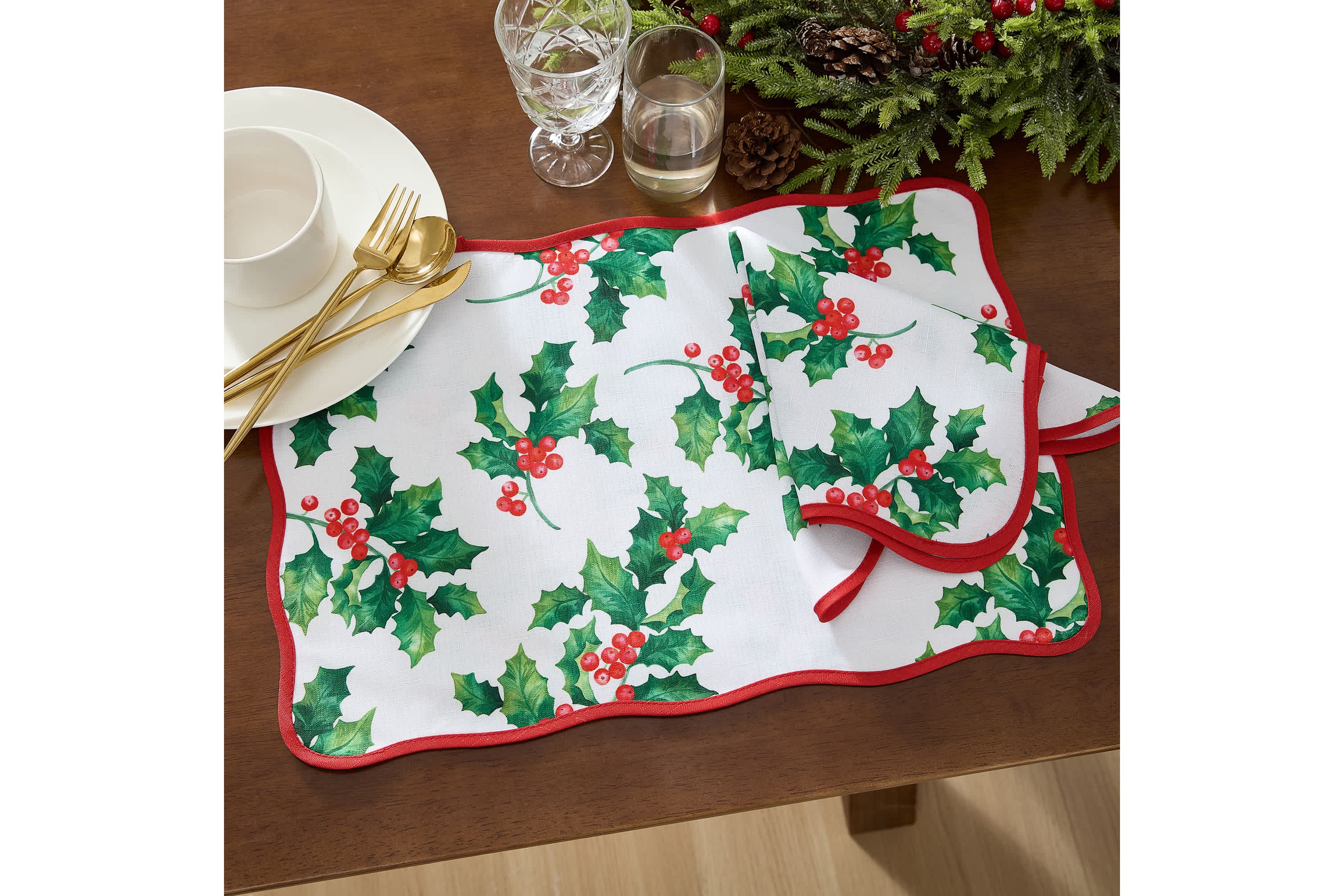 Vintage Holly Scallop Border Napkins, Set of 4