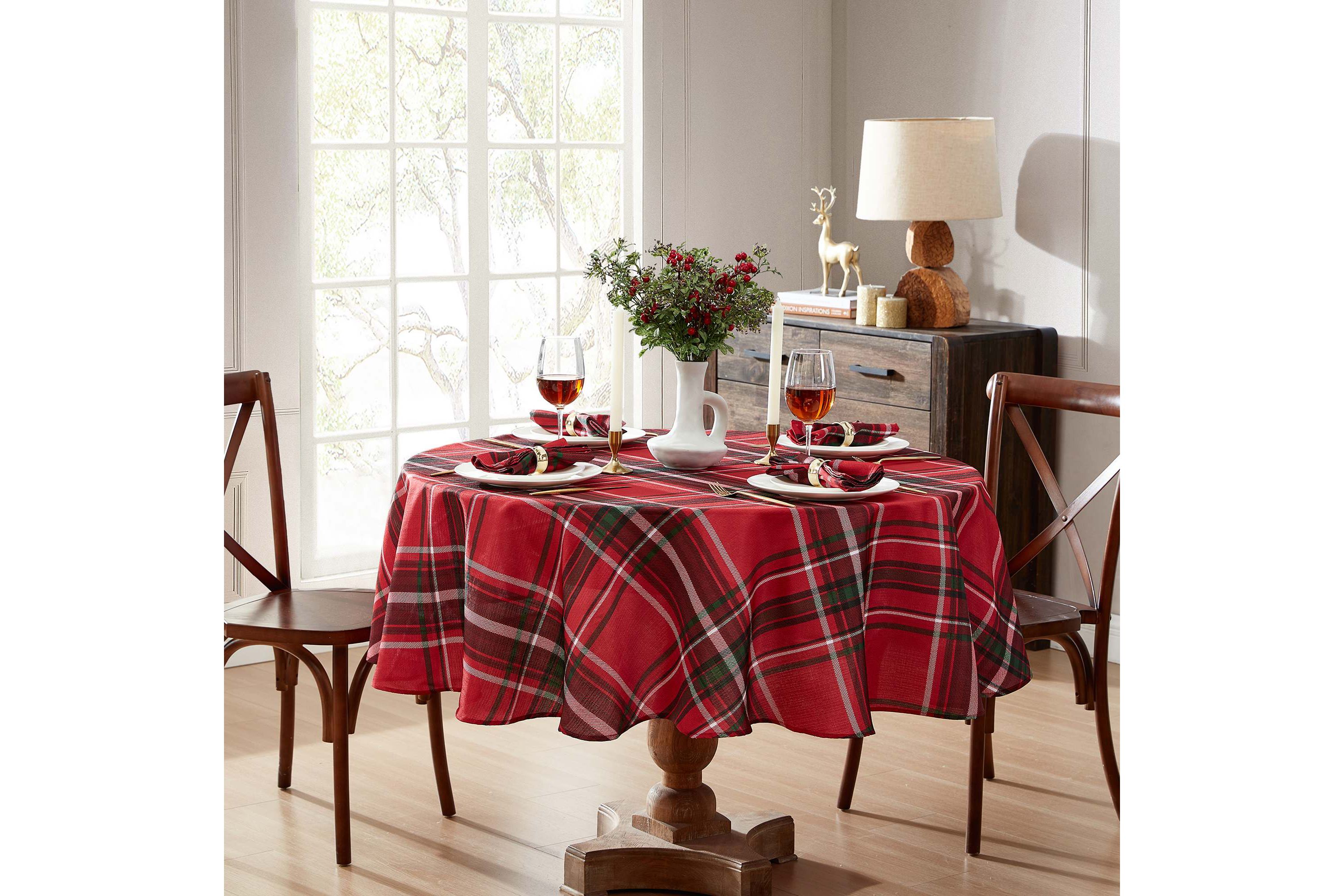 Pocono Plaid Holiday Round Fabric Tablecloth