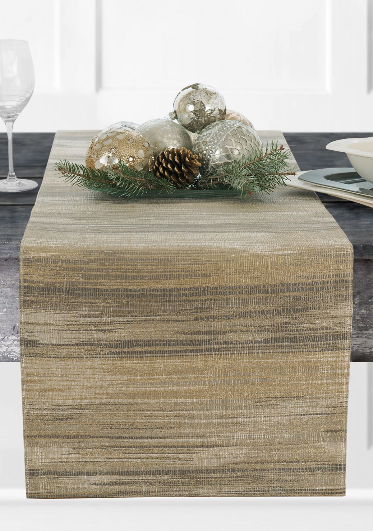 Villeroy & Boch Radcliffe Jacquard Table Runner - 16" x 72"