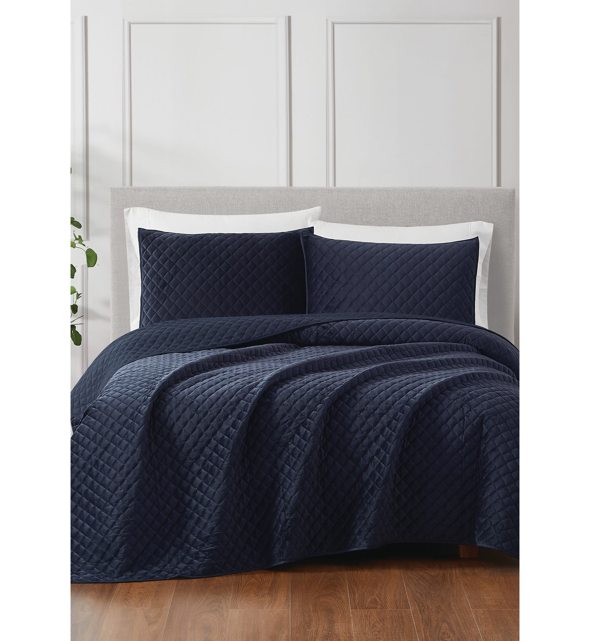 Royal Velvet Diamond Velvet Navy Blue Twin/Twin XL Quilt Set