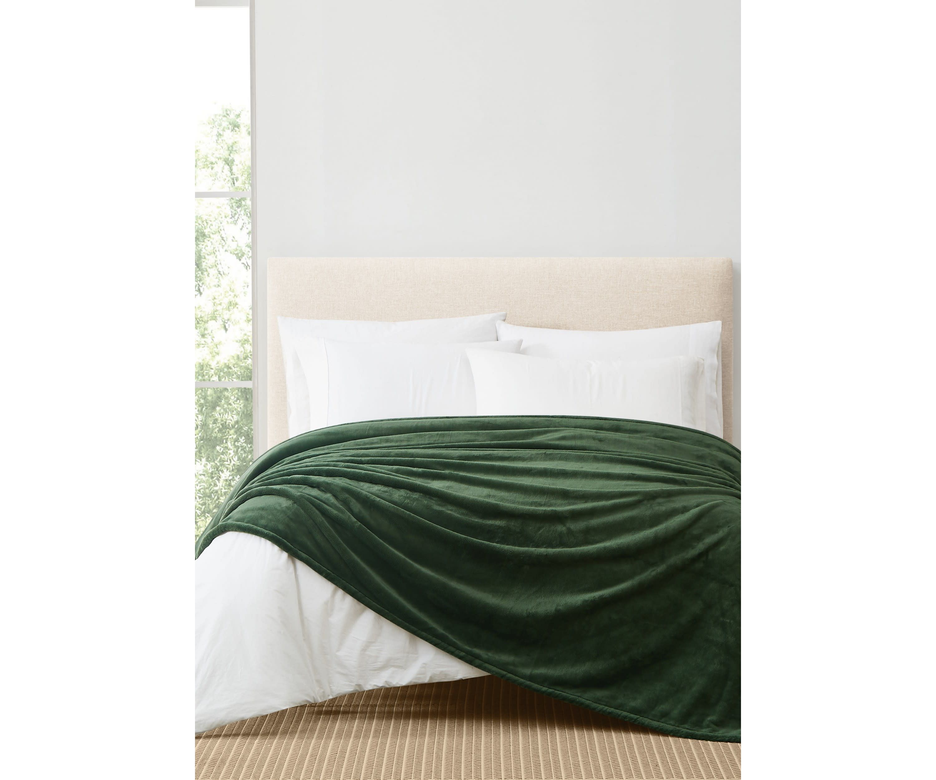 Royal Velvet Lavish Plush Solid Navy King Blanket