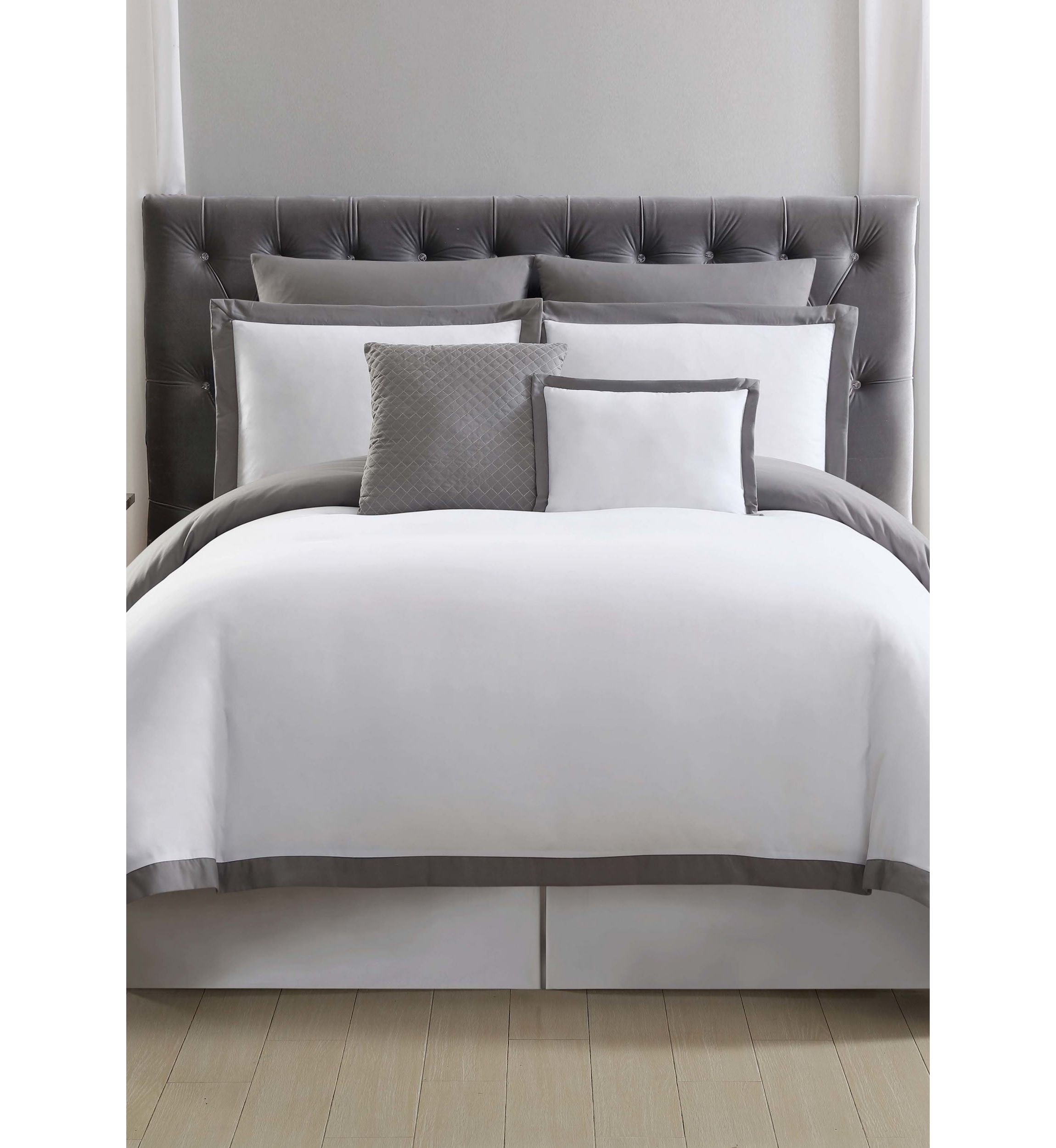 Truly Soft Everyday Hotel Border Black 7 Piece King Duvet Set