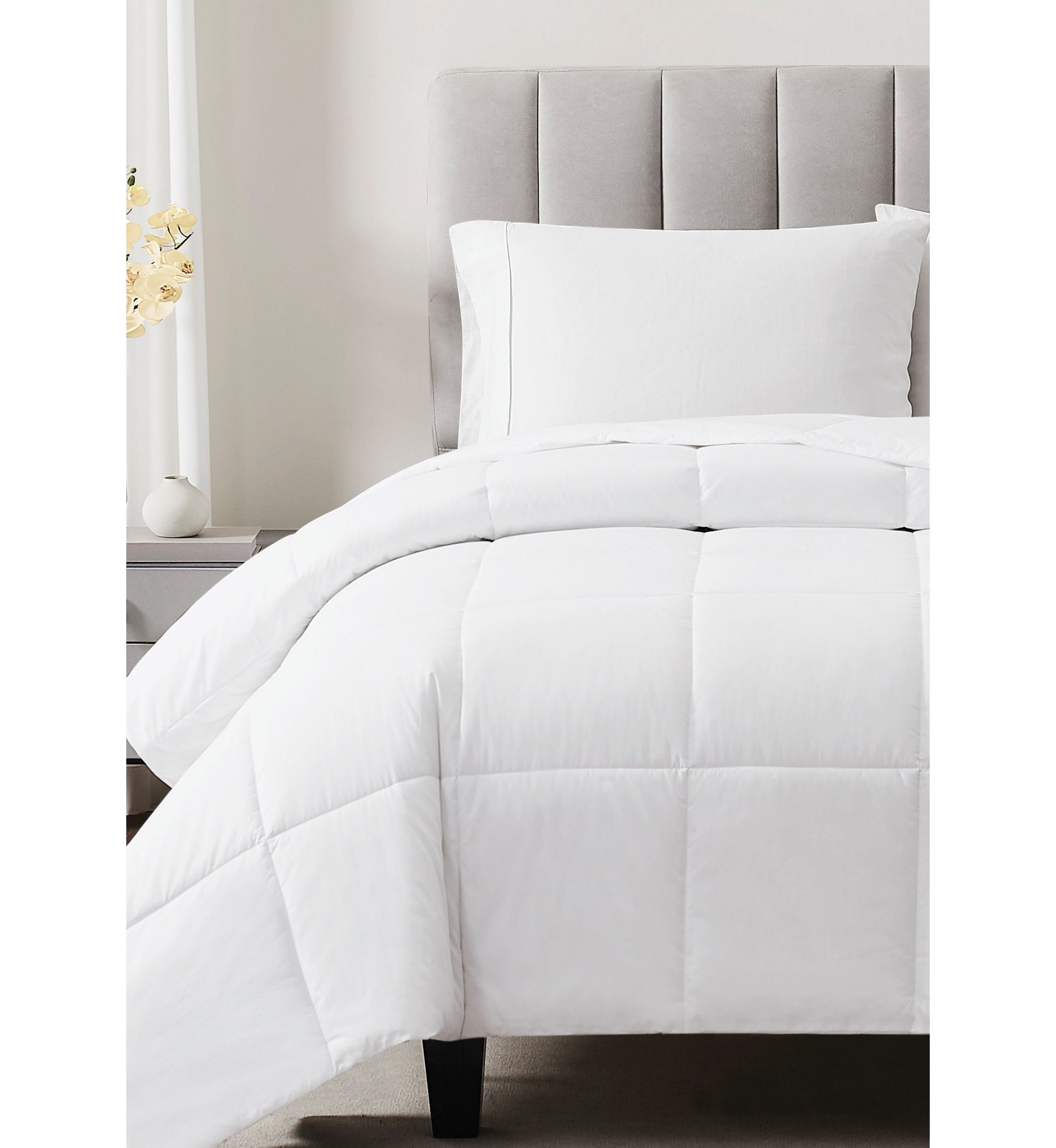 Charisma 400TC Oversized Down Alterative Queen Comforter