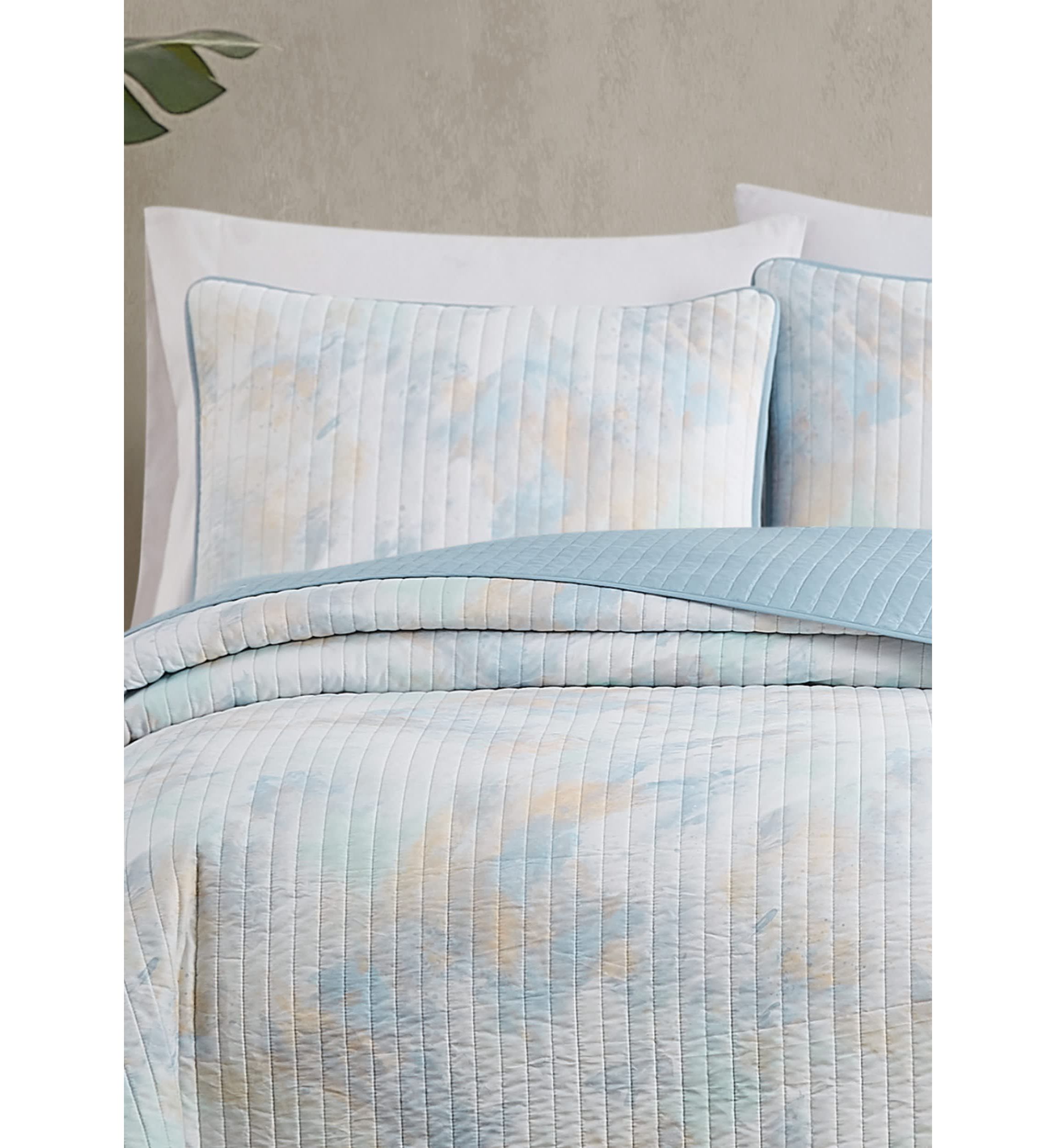 Truly Soft Hannah Watercolor Full/Queen 3 Piece Quilt Set