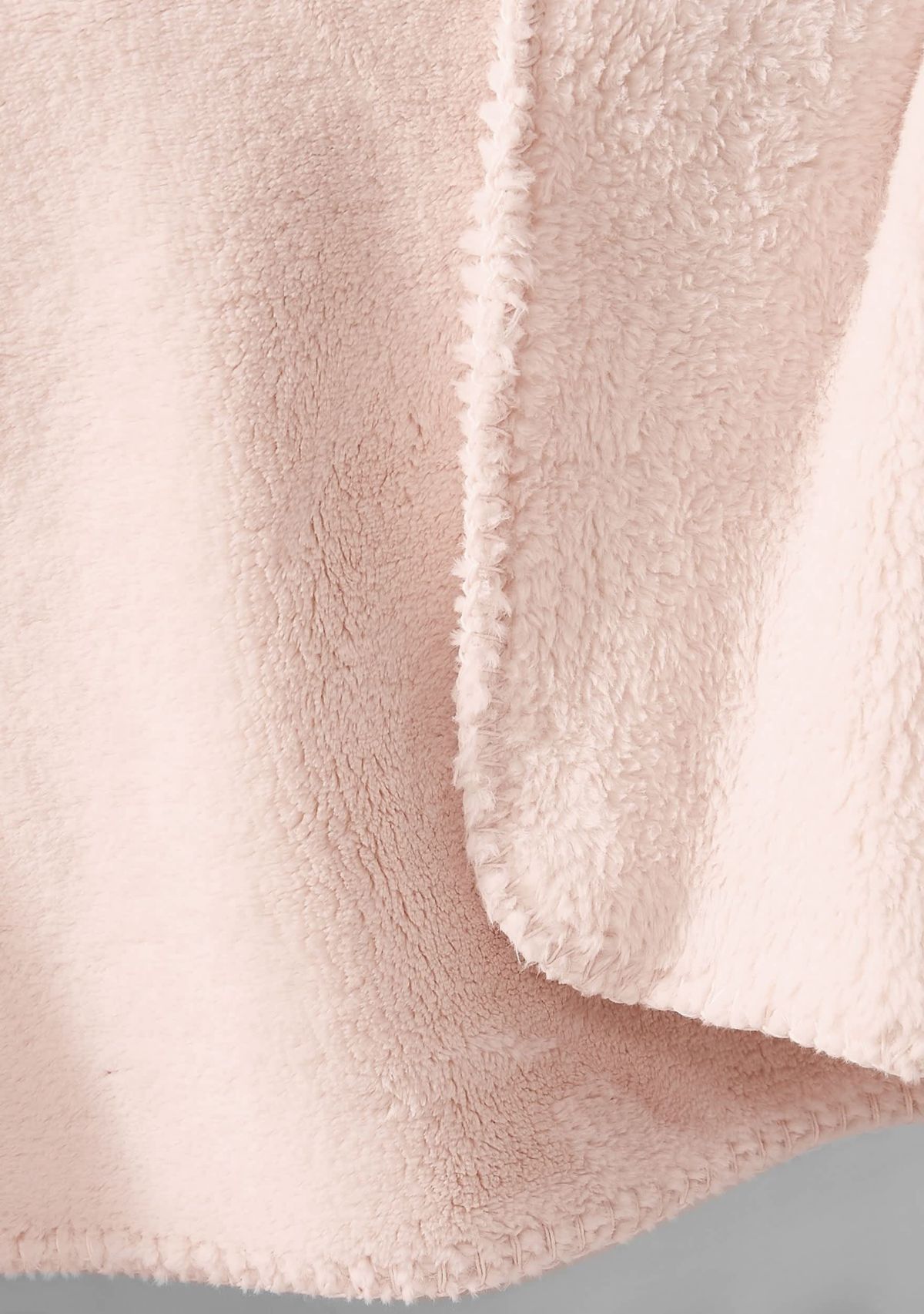 The Farmhouse by Rachel Ashwell Strawberry Delight 50x70 Throw