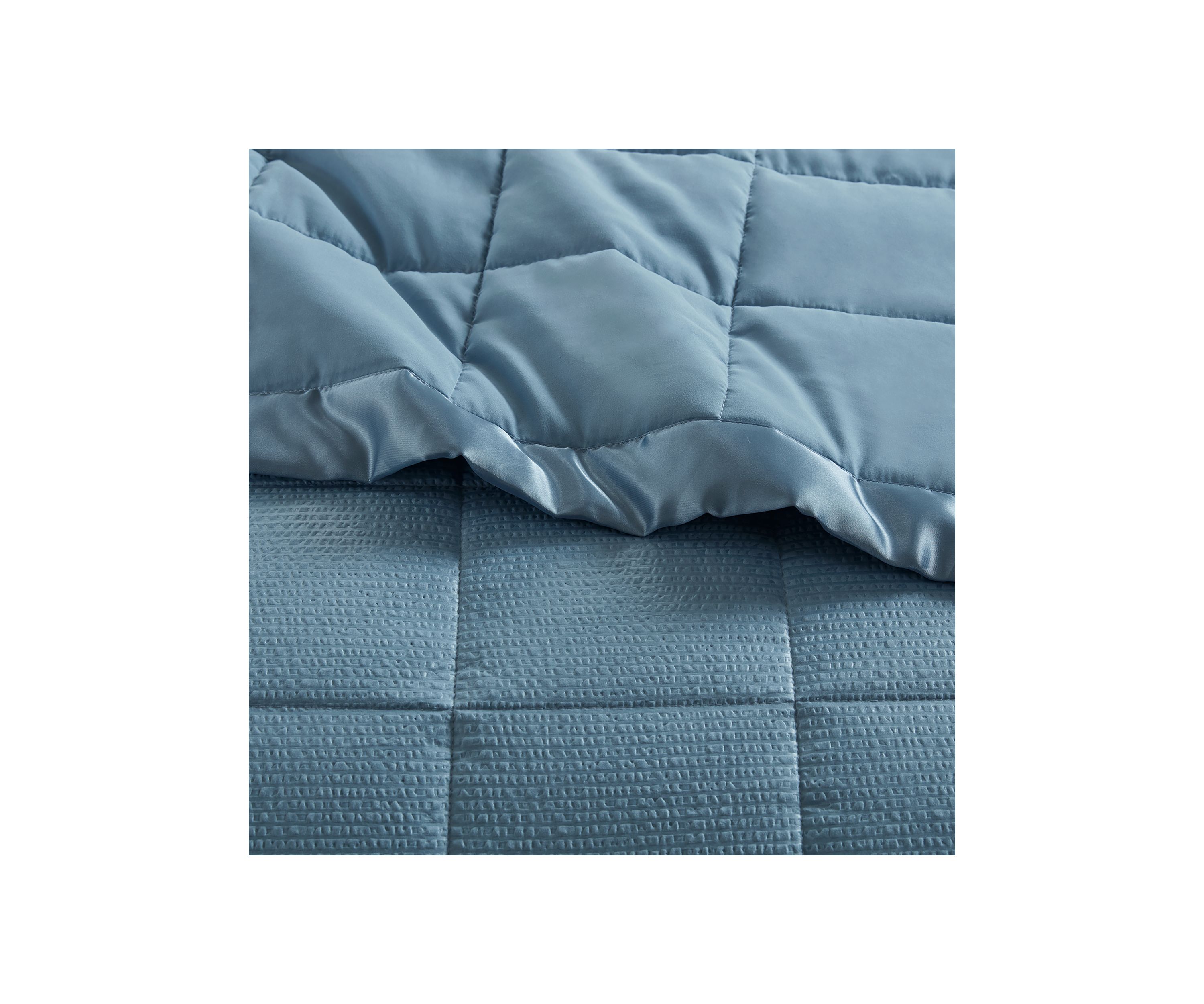 Down Alternative Blanket