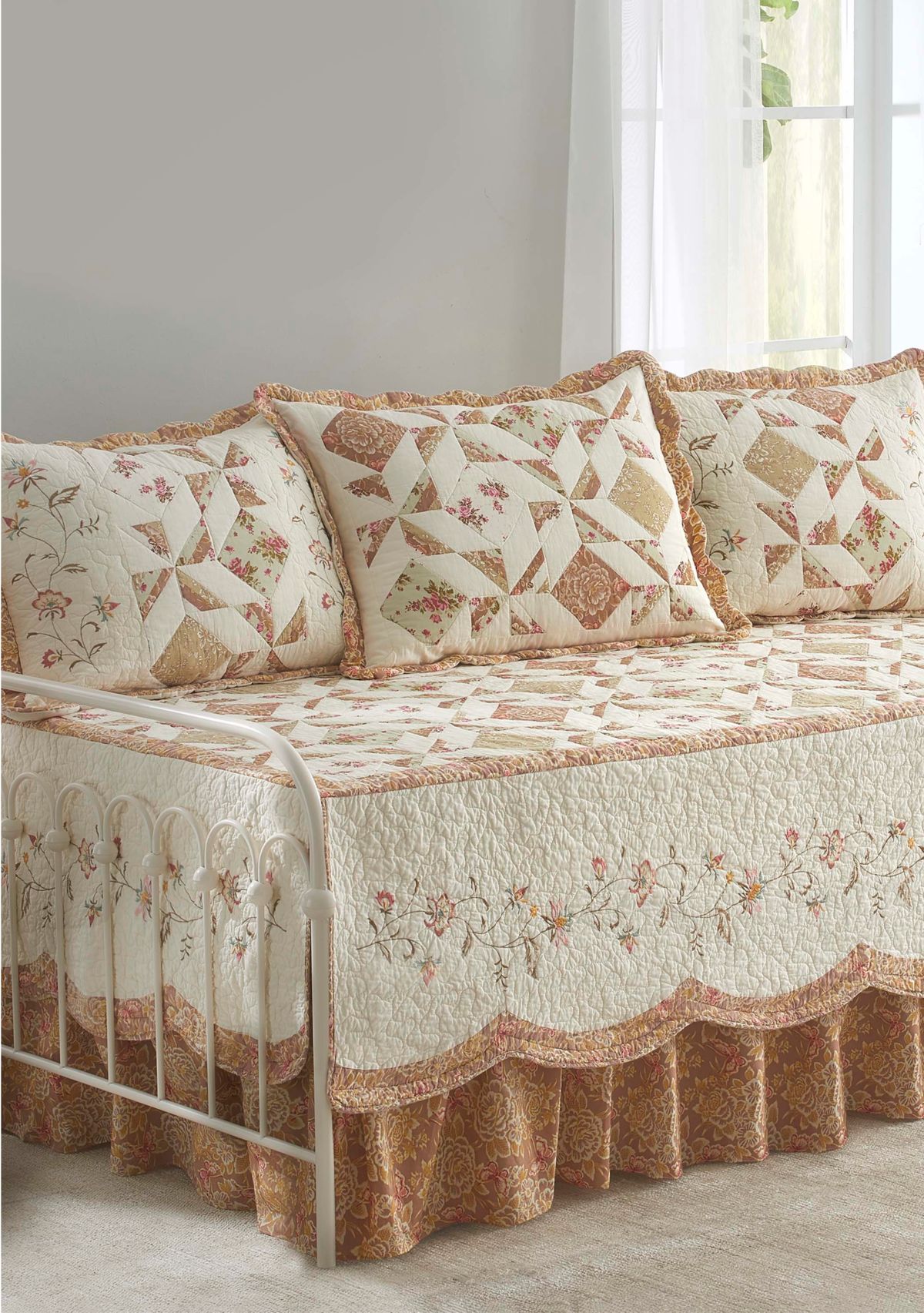 Caroline Ivory Daybed Set